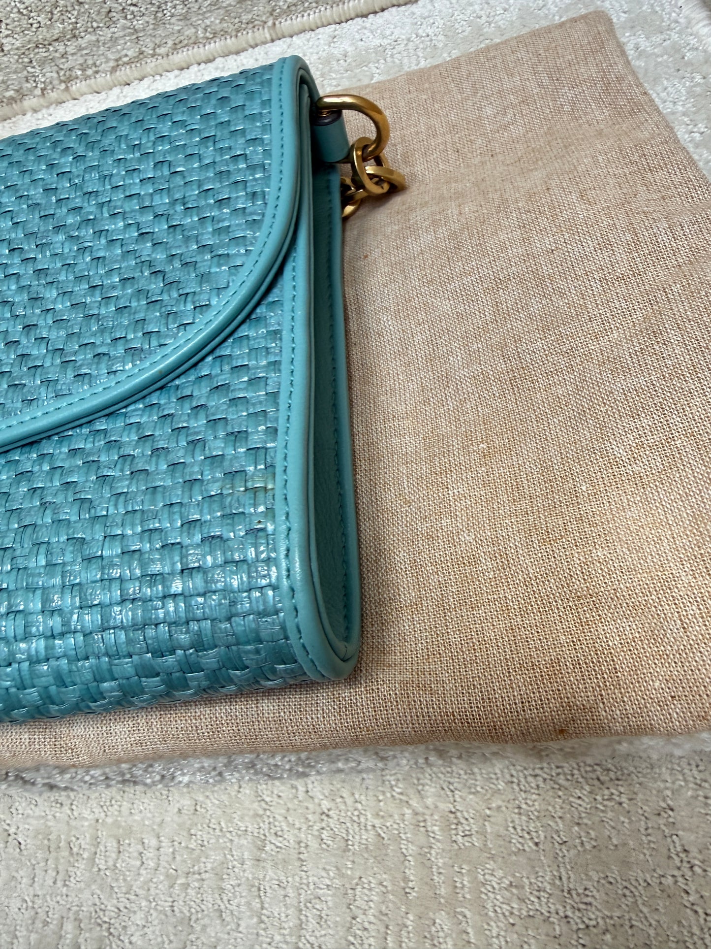 Gucci Horsebit 1955 Curved Flap Shoulder Bag in Blue Raffia