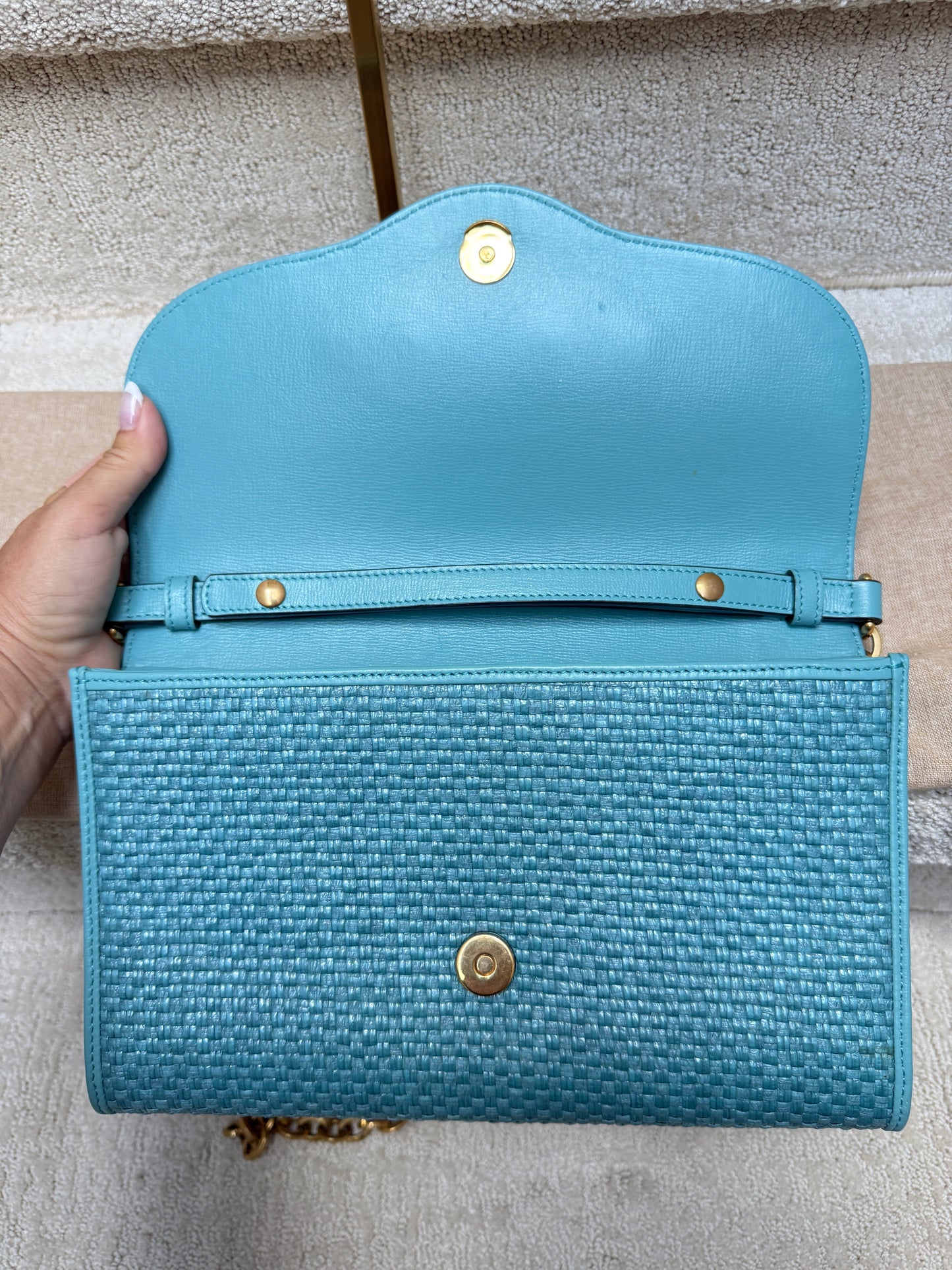 Gucci Horsebit 1955 Curved Flap Shoulder Bag in Blue Raffia