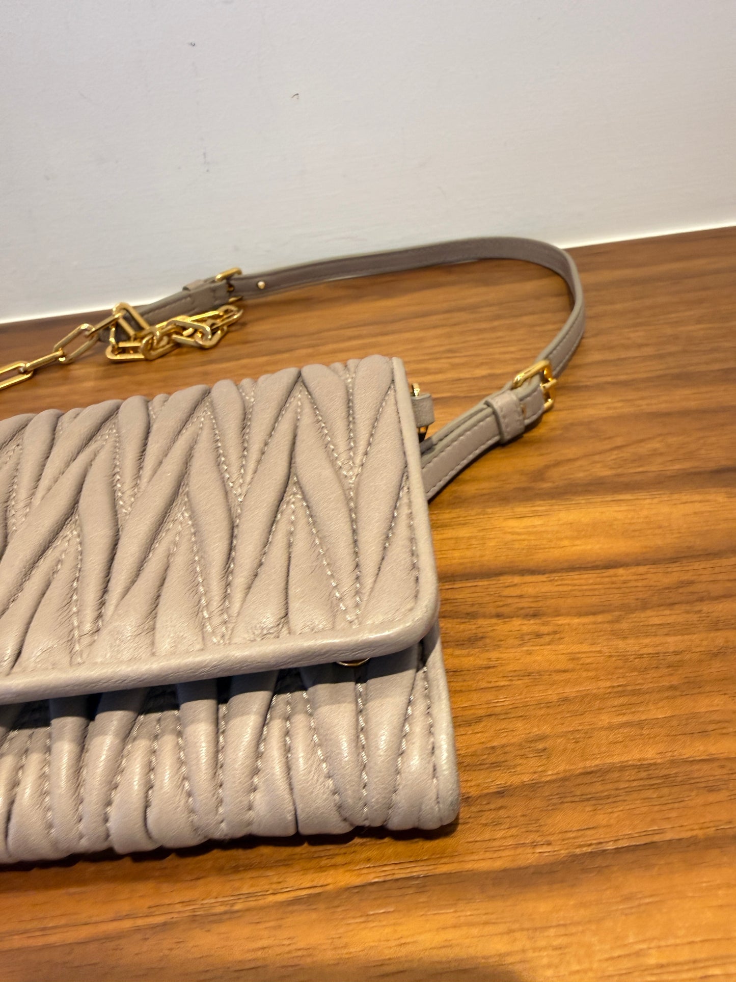 Miu Miu Nappa Matelasse Wallet on Chain in Griege