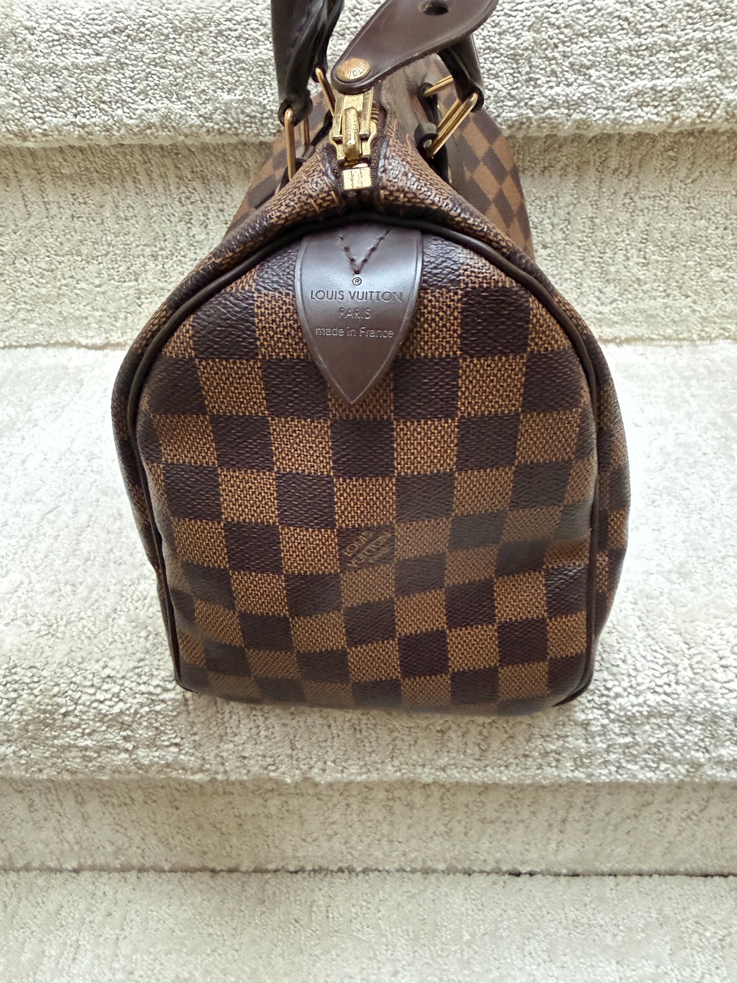 side view of louis vuitton speedy 25 damier ebene