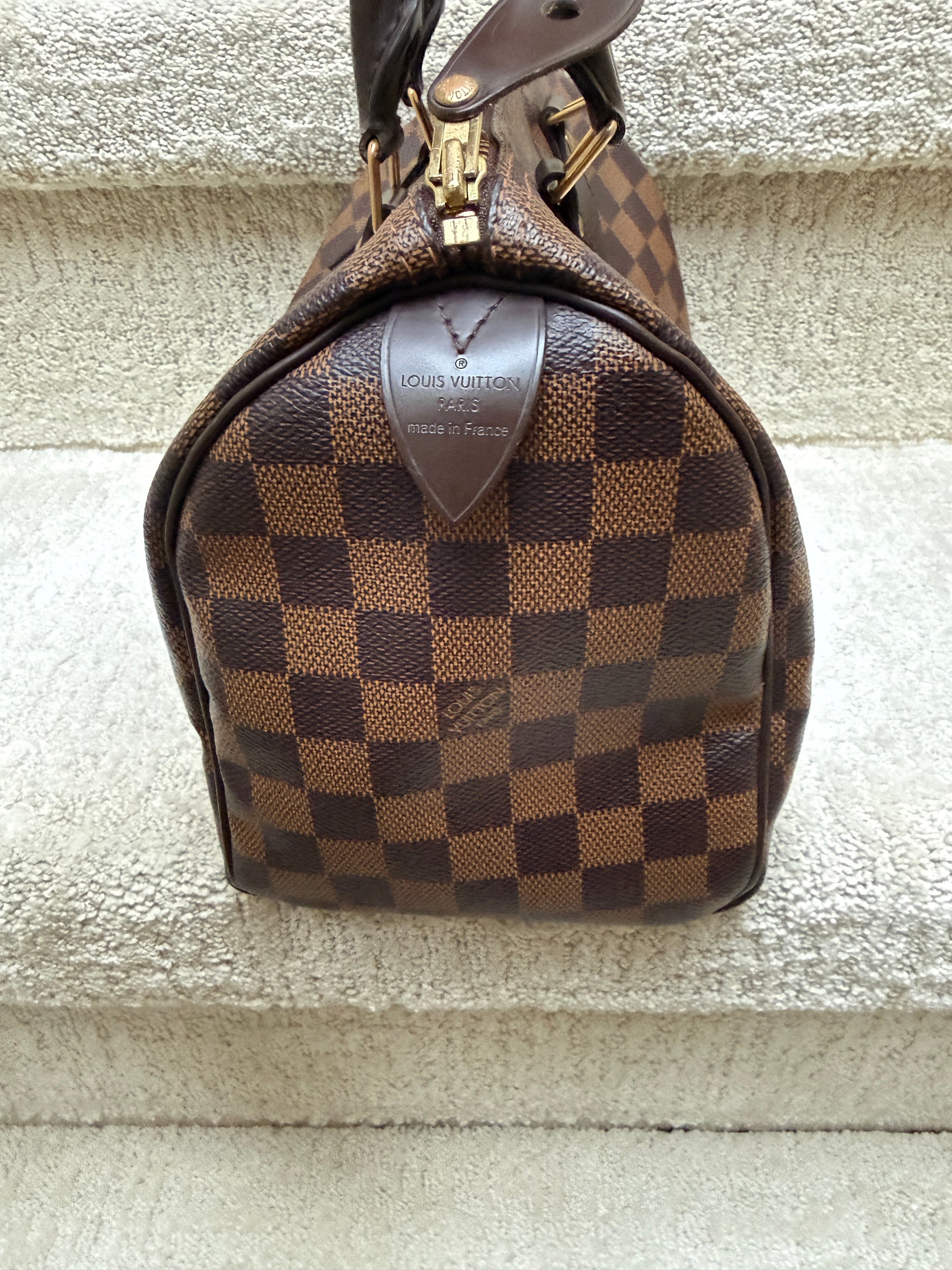 side view of louis vuitton speedy 25 damier ebene