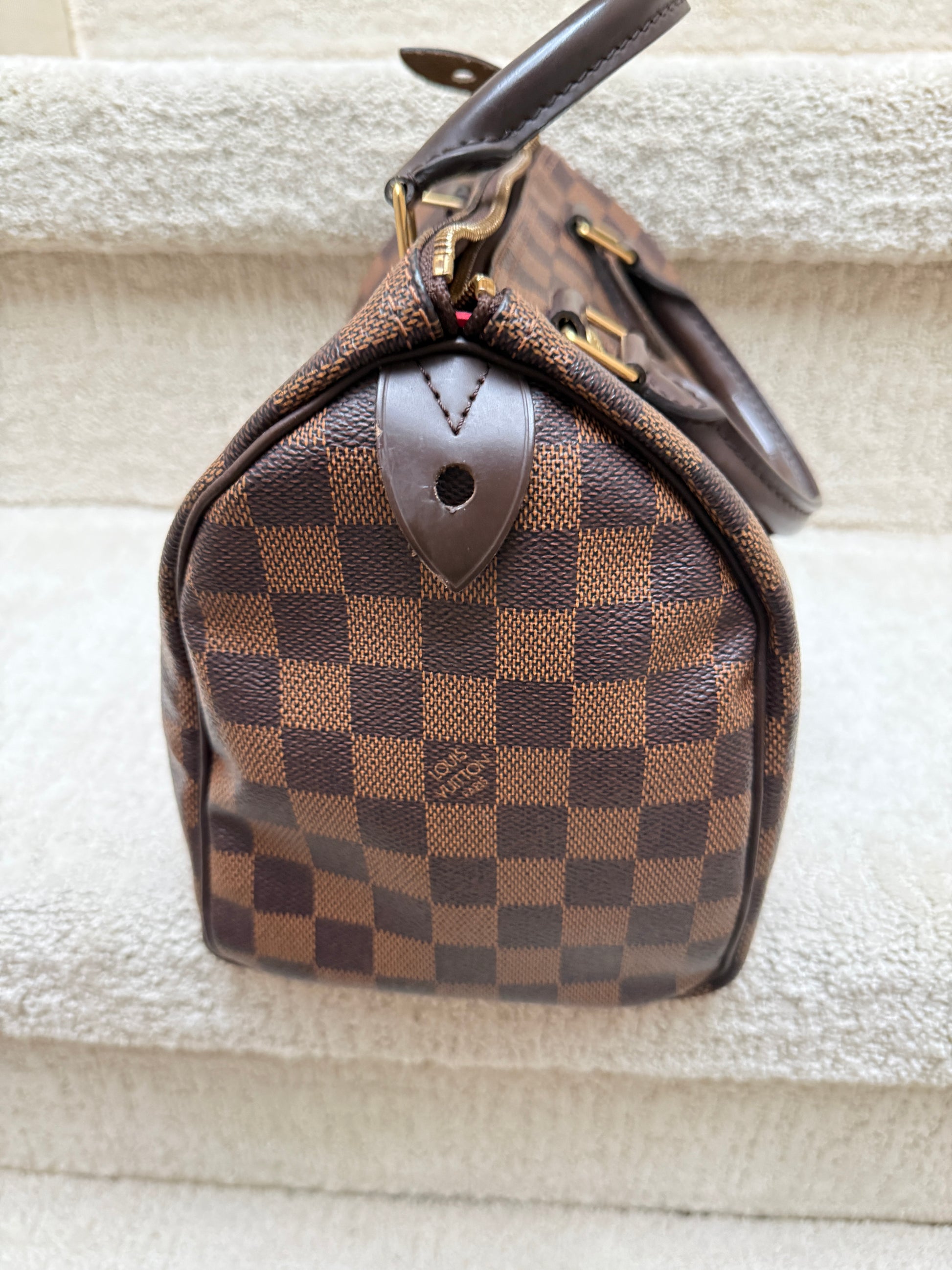 other side view of louis vuitton speedy 25