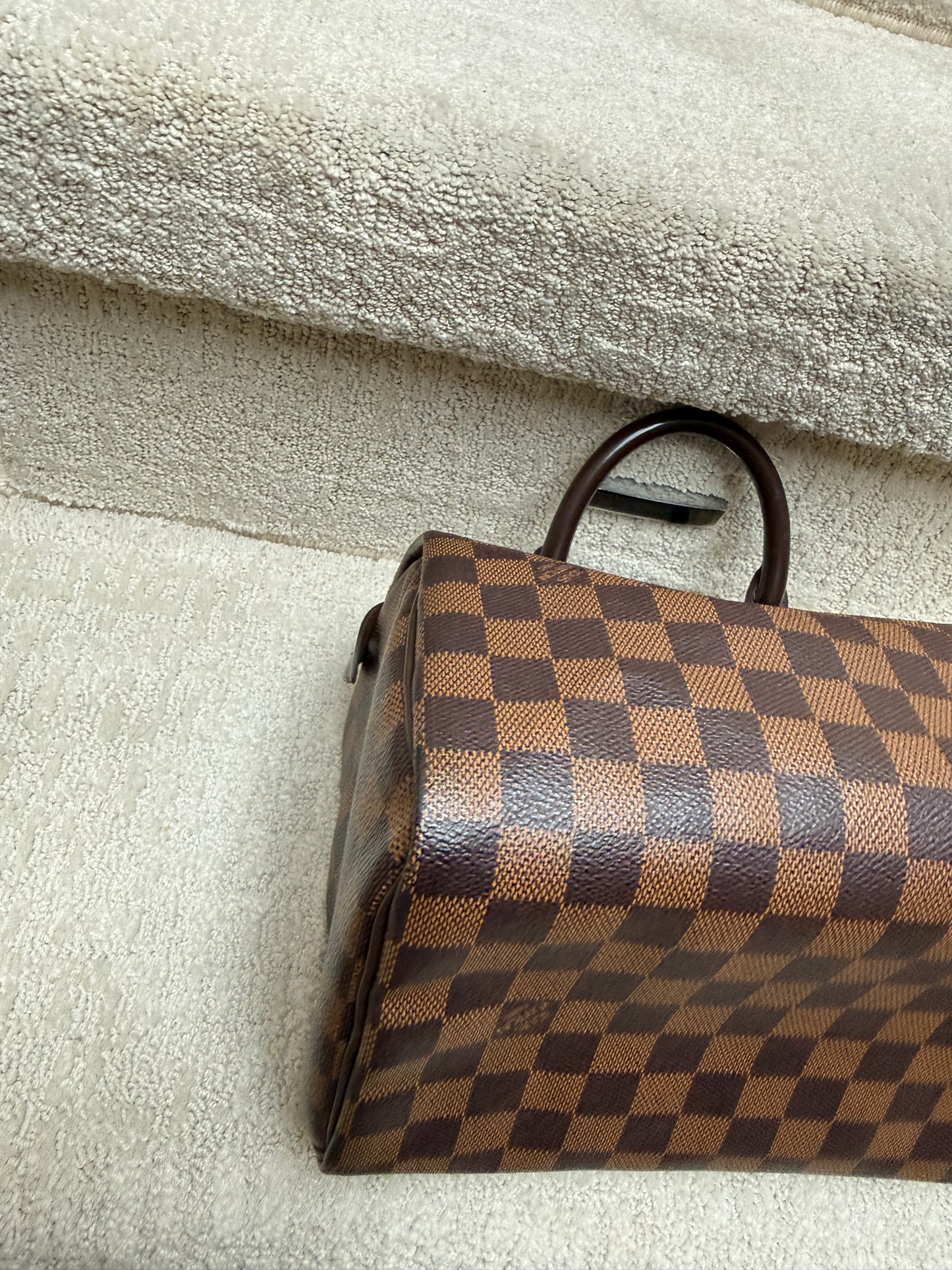 Louis Vuitton Speedy 25 Damier Ebene second corner close-up