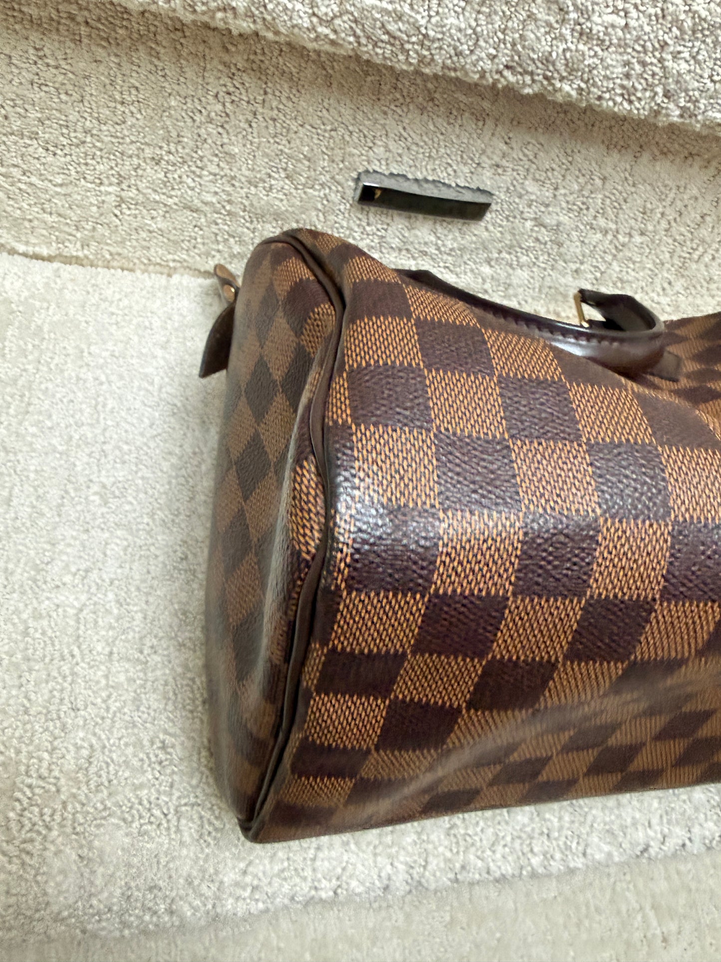 Louis Vuitton Speedy 25 Damier Ebene fourth corner close-up