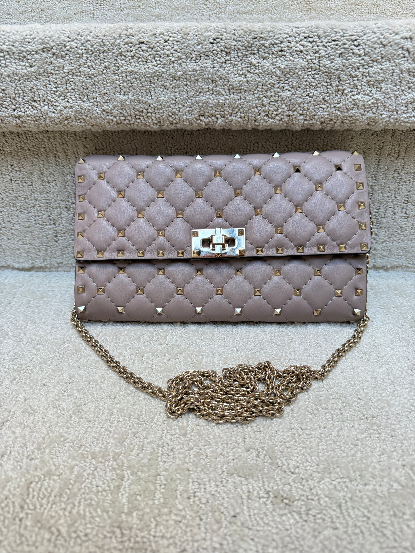 Valentino Garavani Lambskin Rockstud Spike Wallet on Chain Beige Pre-Owned