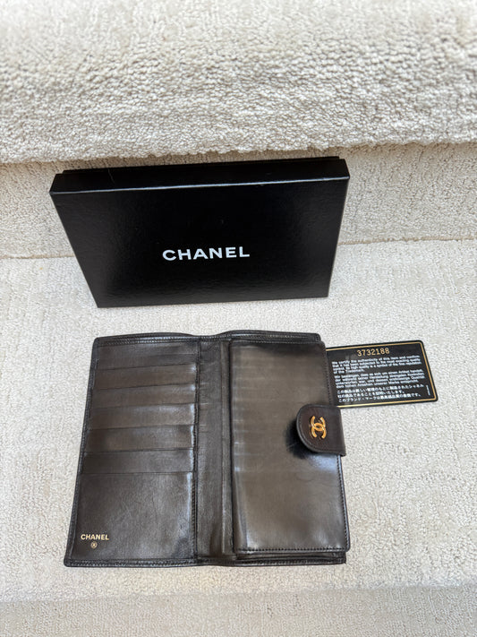 Chanel Kiss Lock Vintage Wallet in Black and Gold