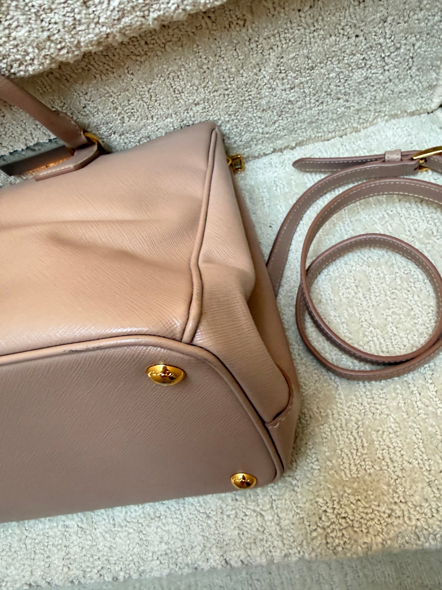 Prada Galleria Handbag in Saffiano Leather in Size Large Beige