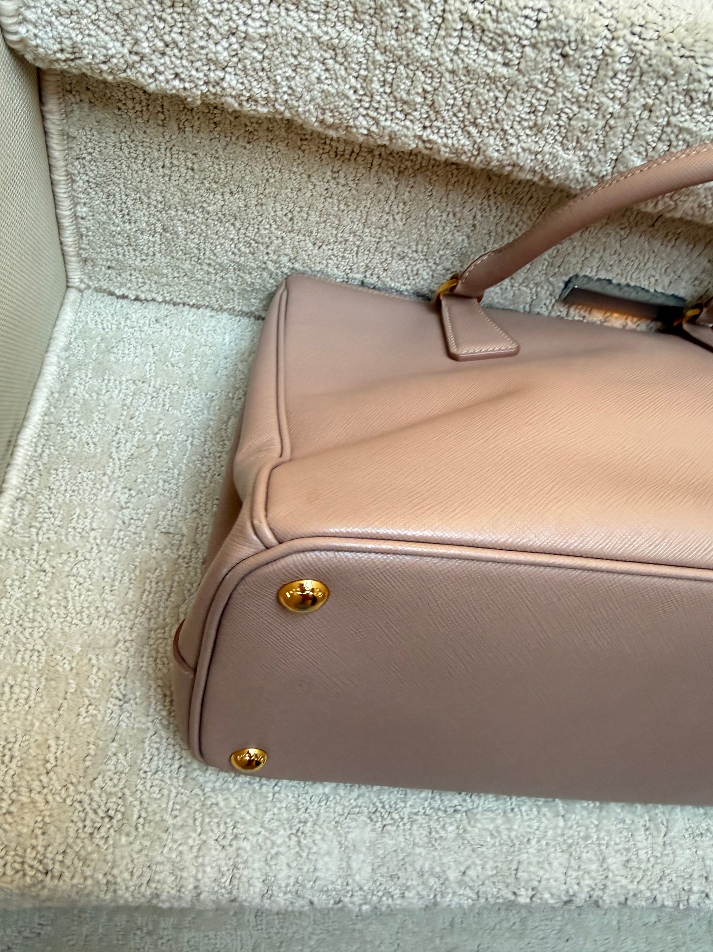 Prada Galleria Handbag in Saffiano Leather in Size Large Beige