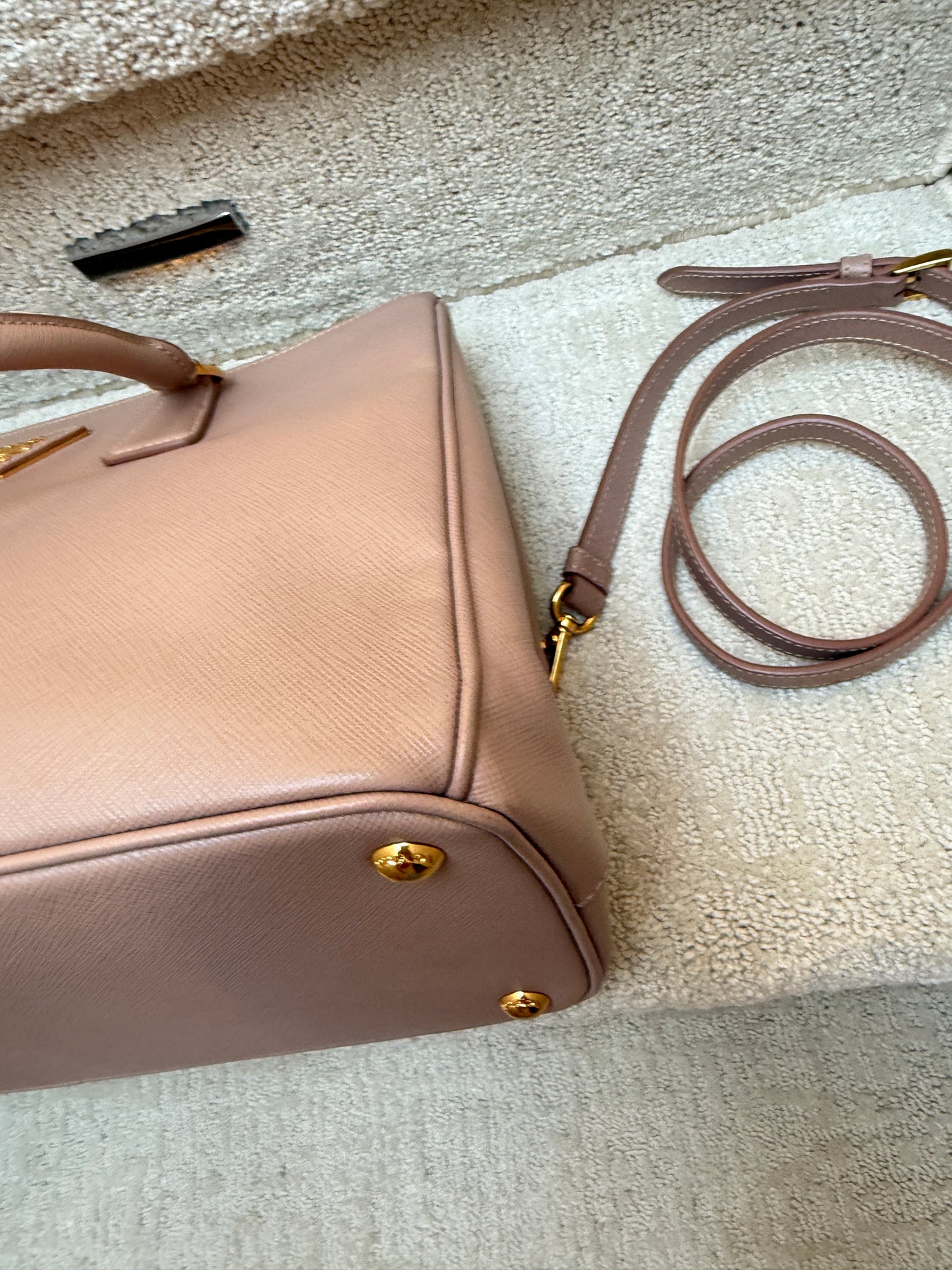 Prada Galleria Handbag in Saffiano Leather in Size Large Beige