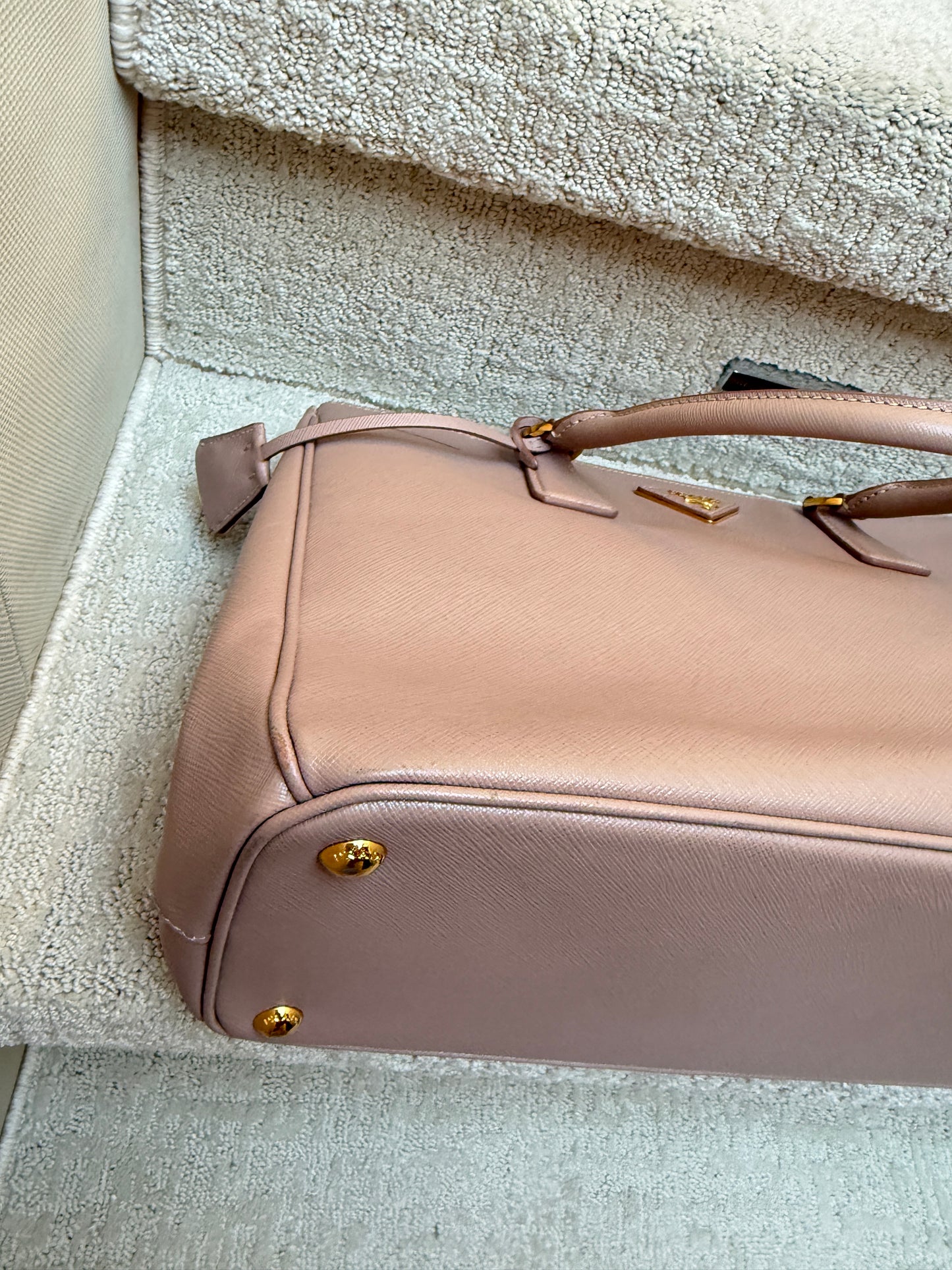 Prada Galleria Handbag in Saffiano Leather in Size Large Beige