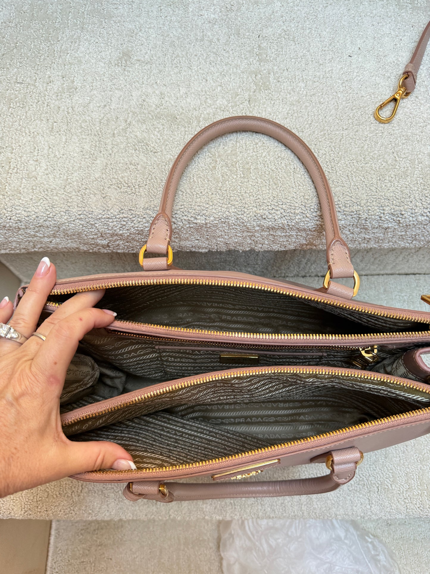 Prada Galleria Handbag in Saffiano Leather in Size Large Beige