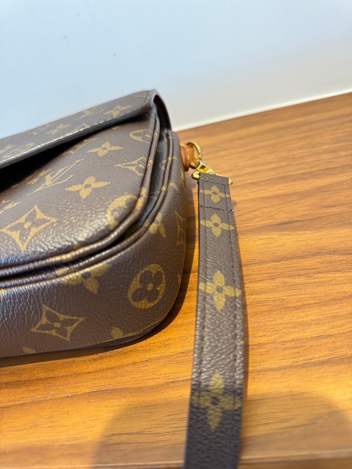 Louis Vuitton Monogram Pochette Metis 2