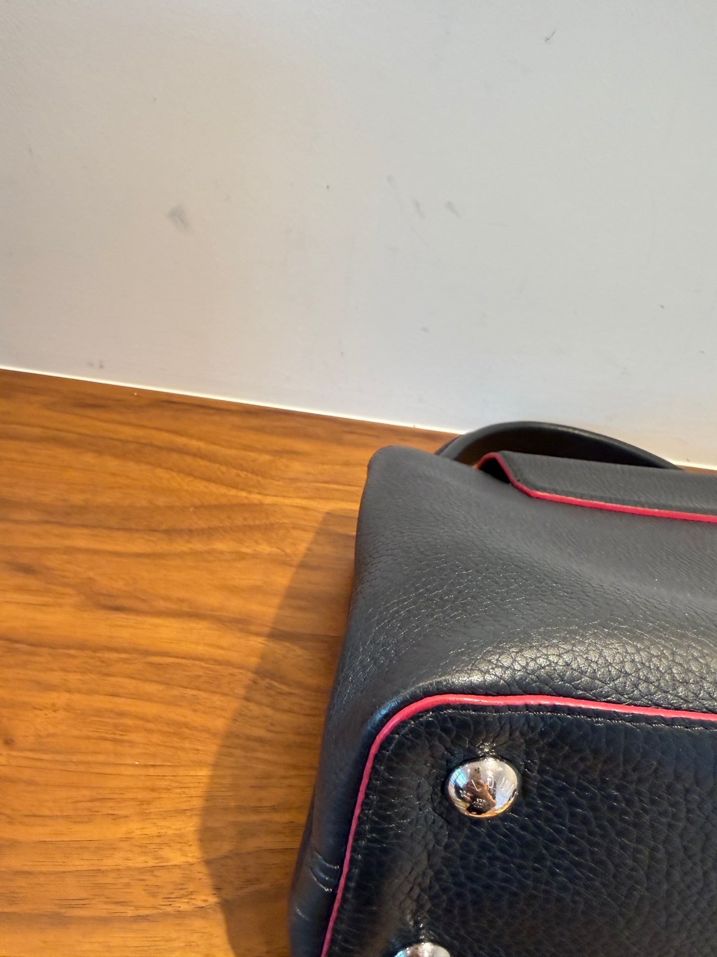 Louis Vuitton Taurillon Capucines PM in Dark Navy & Pink