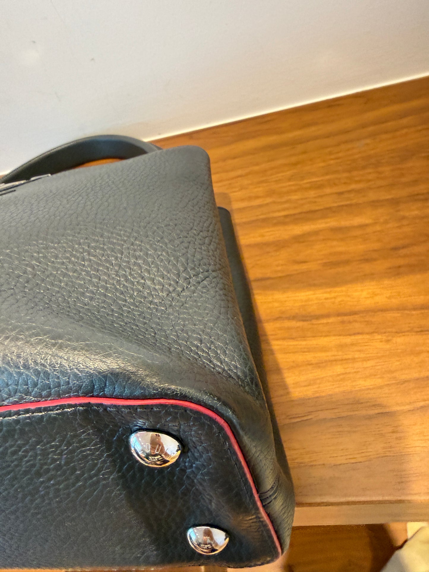 Louis Vuitton Taurillon Capucines PM in Dark Navy & Pink