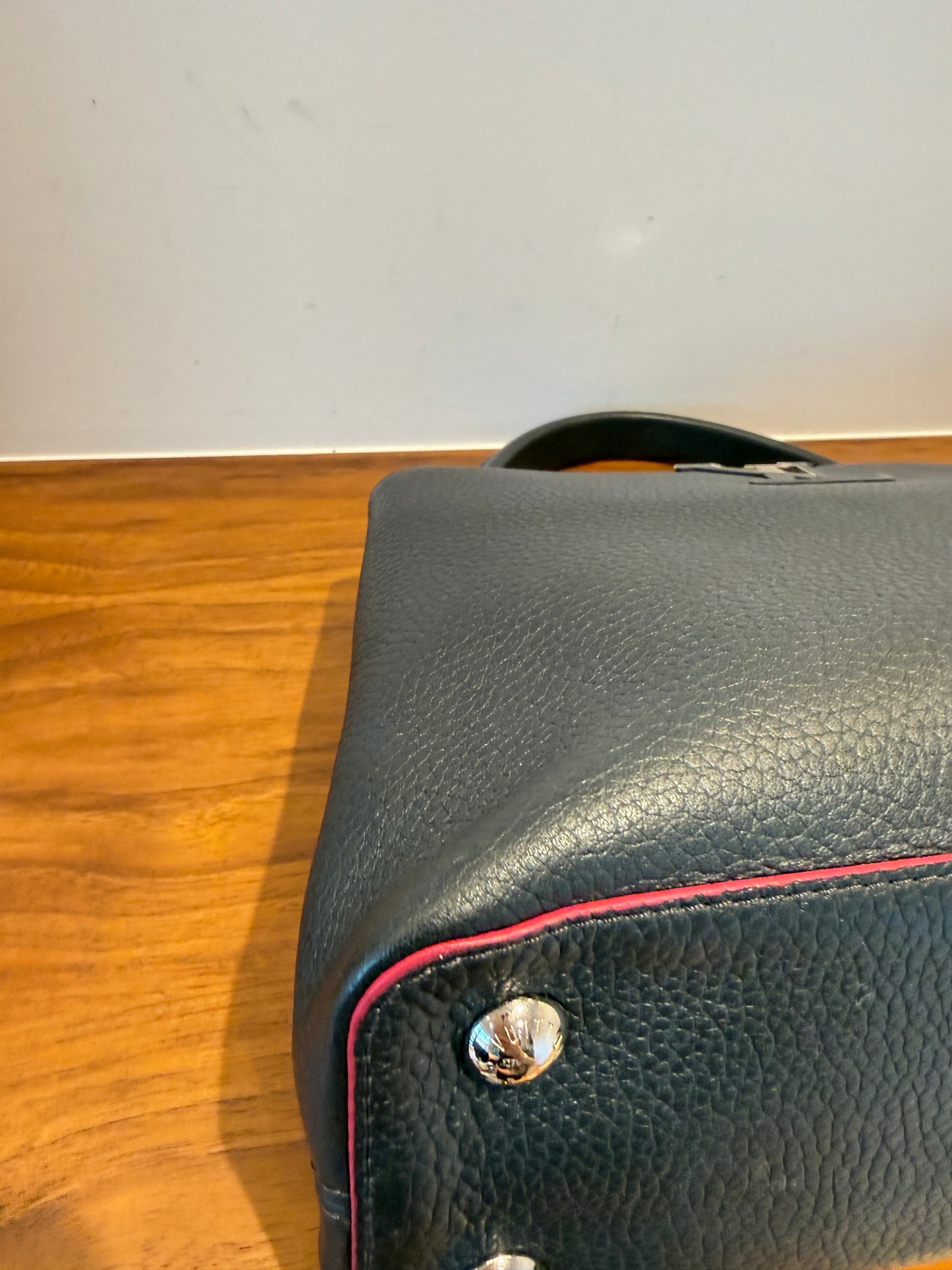 Louis Vuitton Taurillon Capucines PM in Dark Navy & Pink