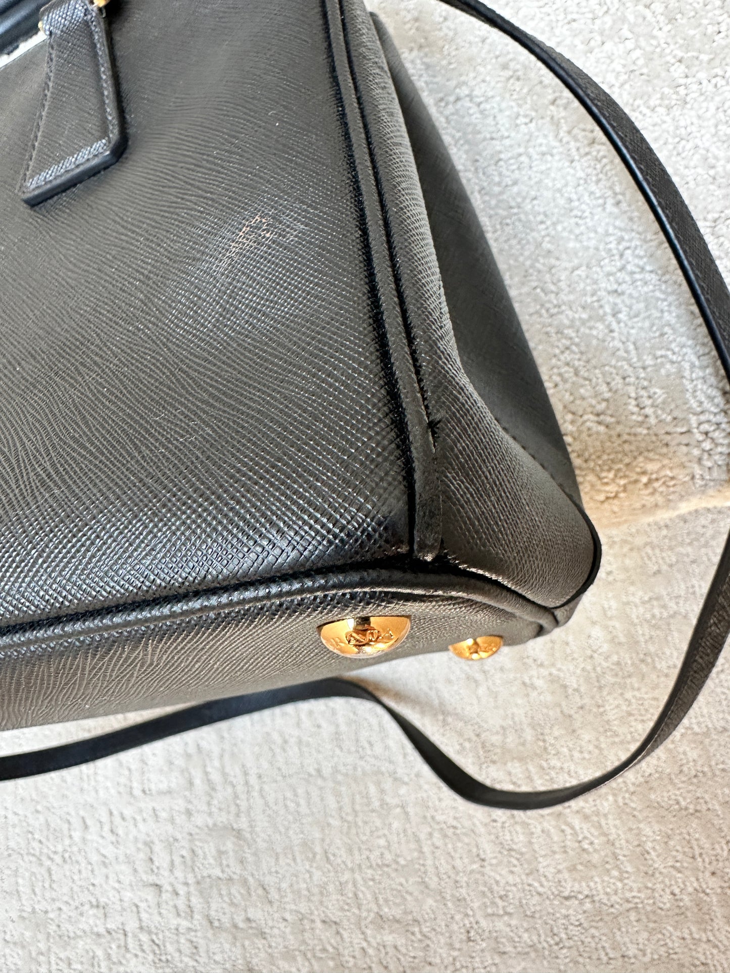 Saffiano Small Galleria Double Zip Tote Black
