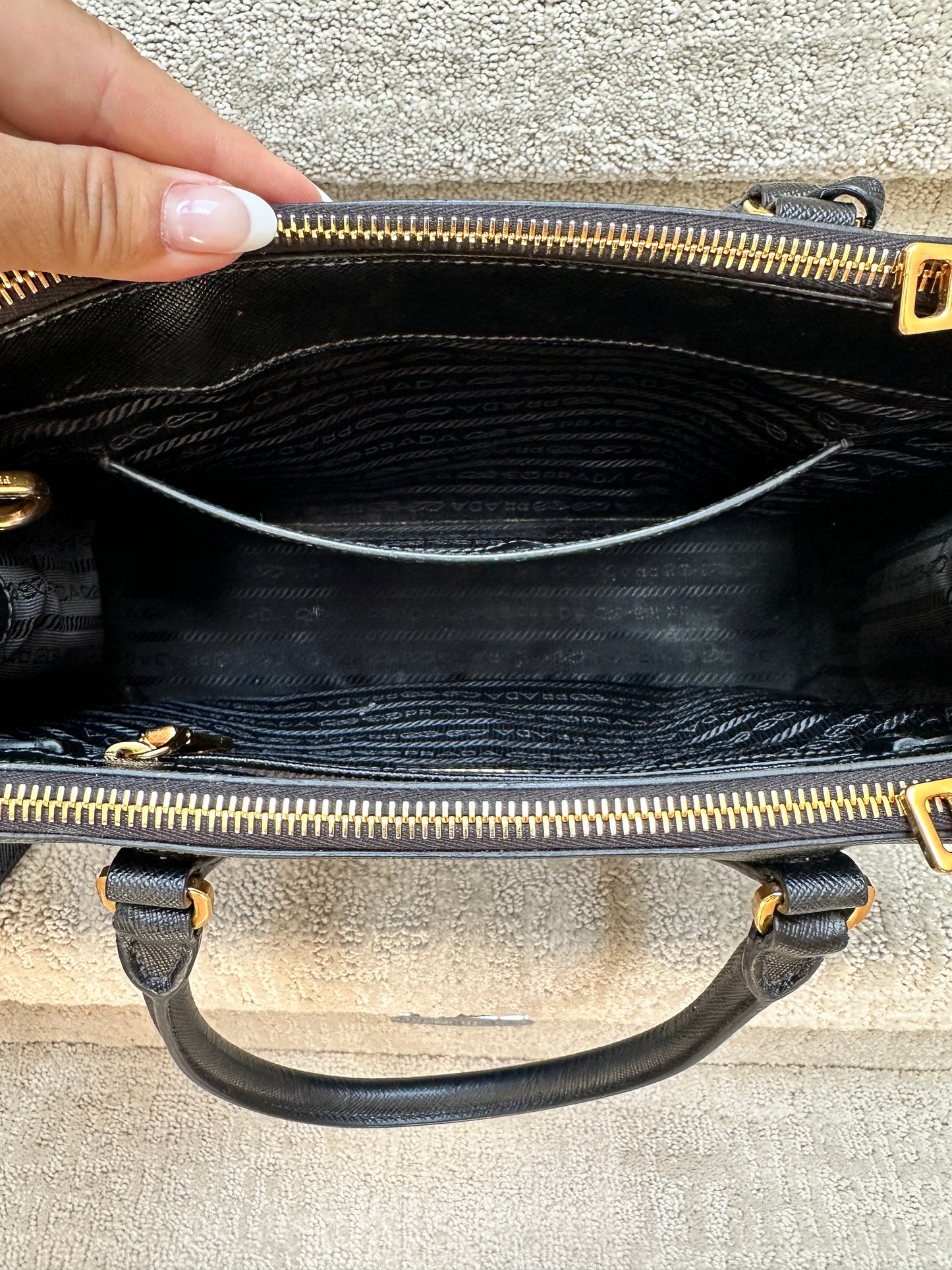 Saffiano Small Galleria Double Zip Tote Black