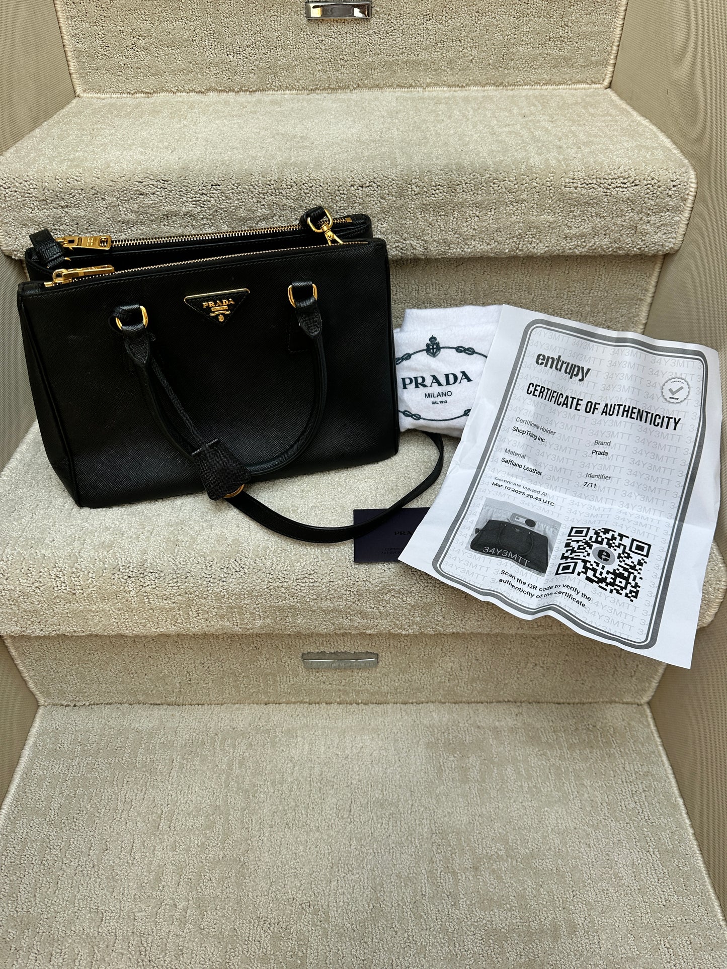 Saffiano Small Galleria Double Zip Tote Black
