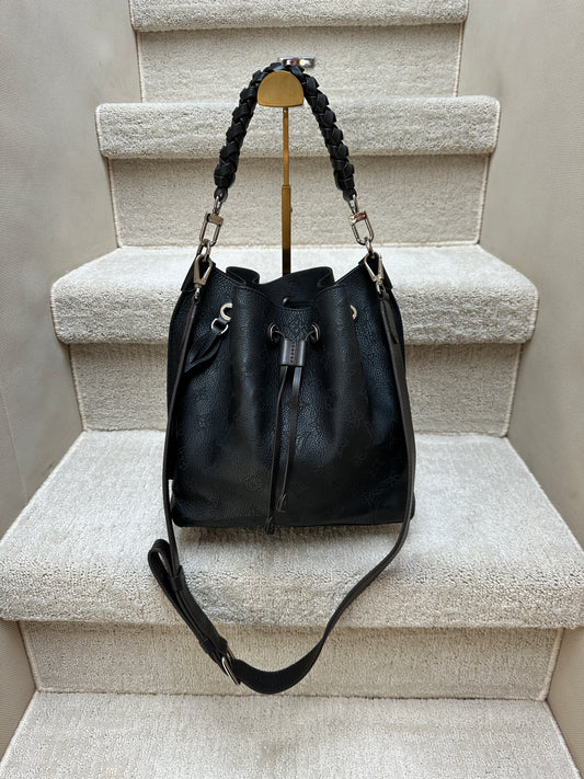 Louis Vuitton Muria Mahina in Noir