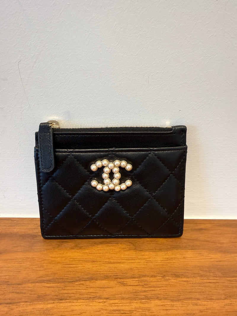 Chanel Lambskin Cardholder in Black with Zipper compartment