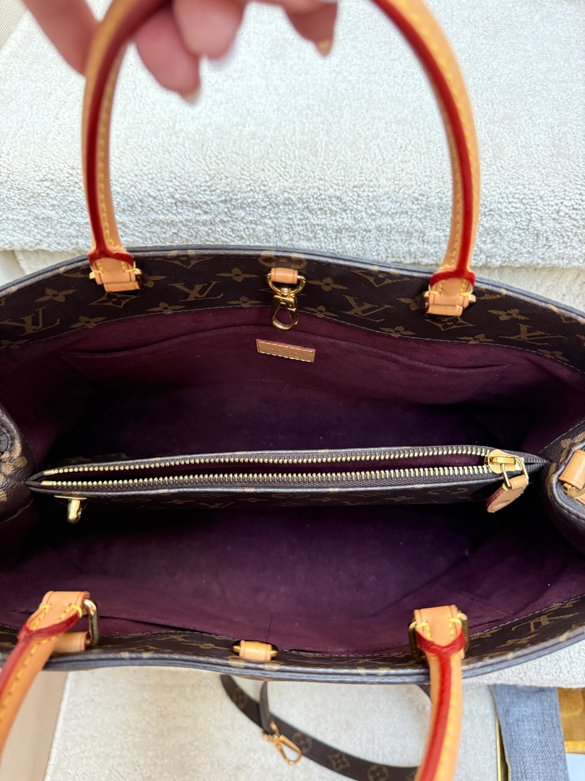 Louis Vuitton Montaigne GM Monogram canvas interior view