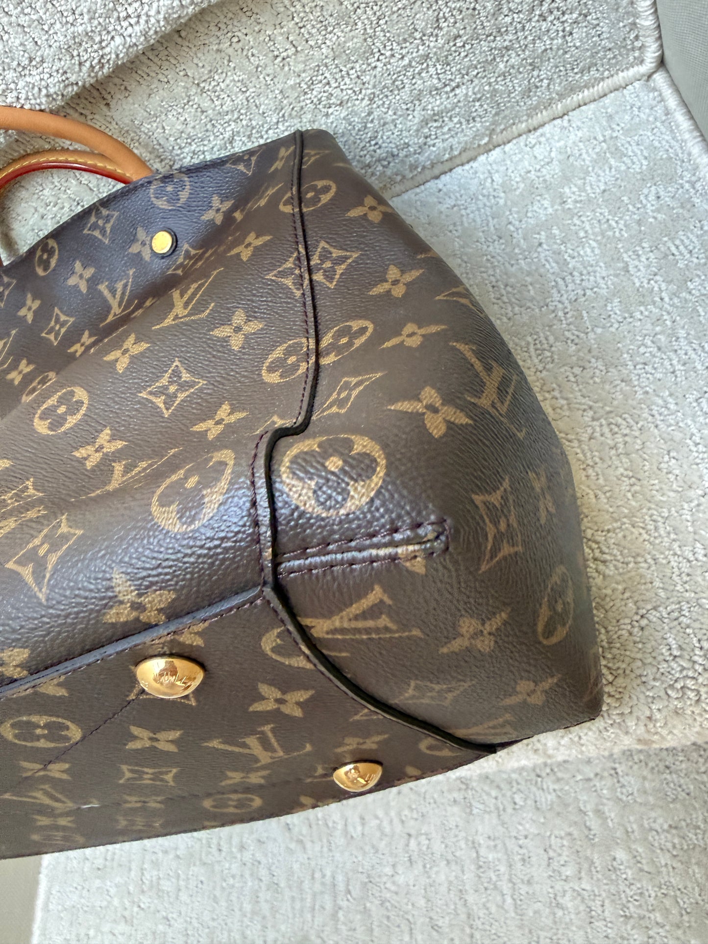 Pre-owned Louis Vuitton Montaigne GM condition detail If bottom corner