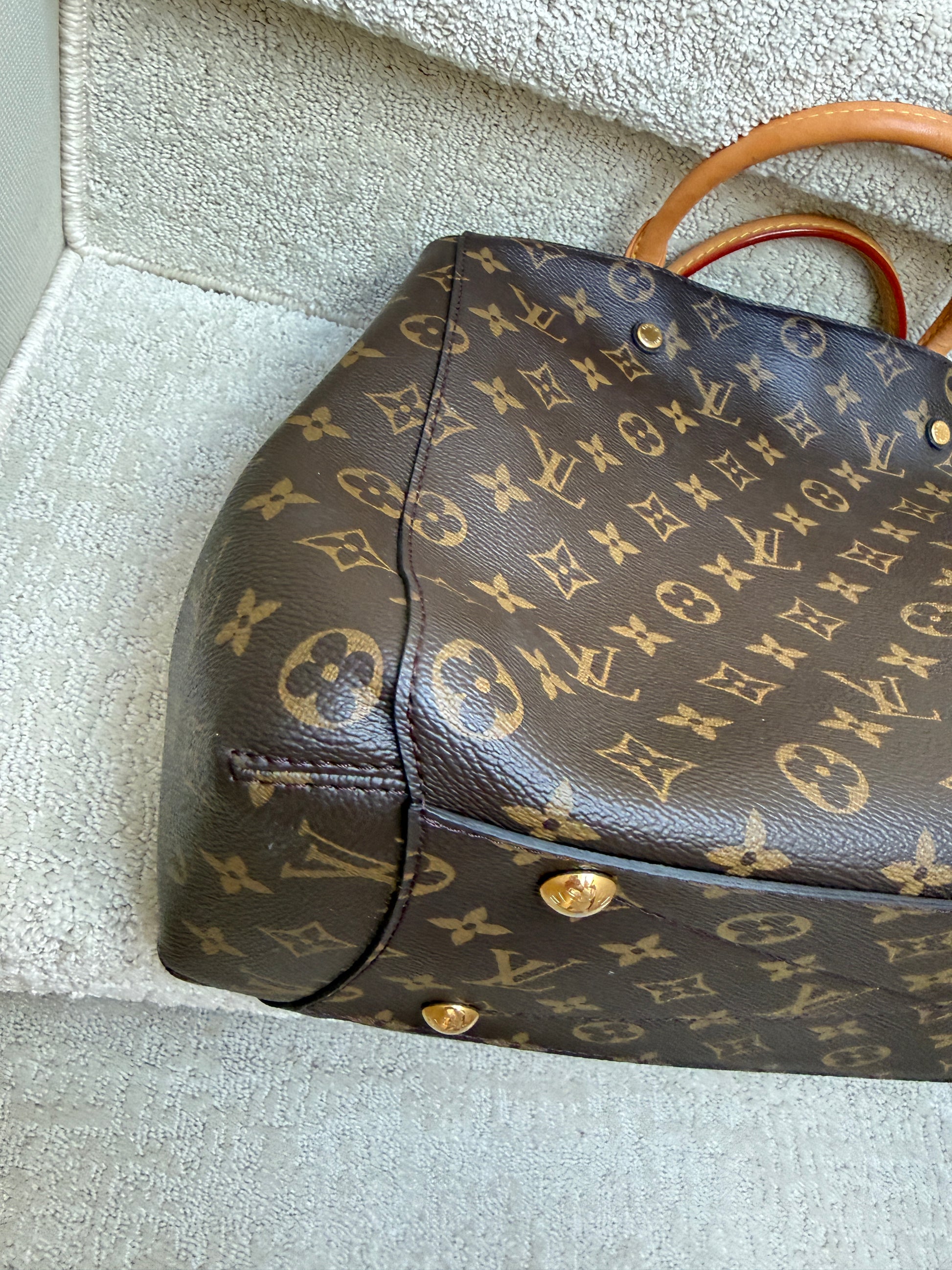 Pre-owned Louis Vuitton Montaigne GM clean corner view