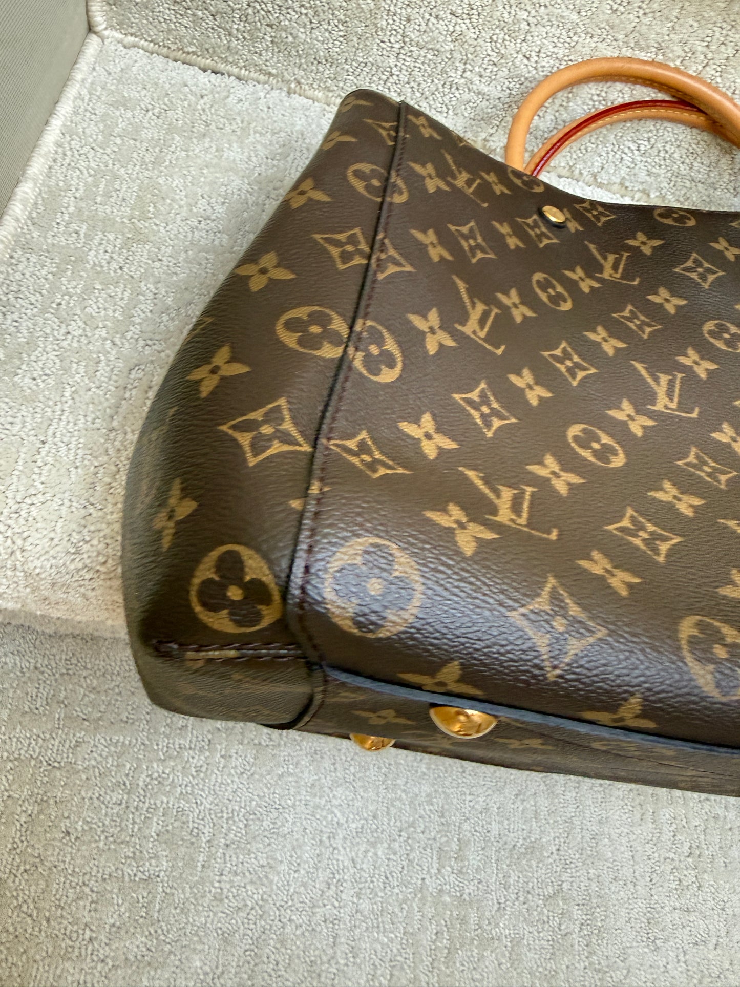 Pre-owned Louis Vuitton Montaigne GM condition detail