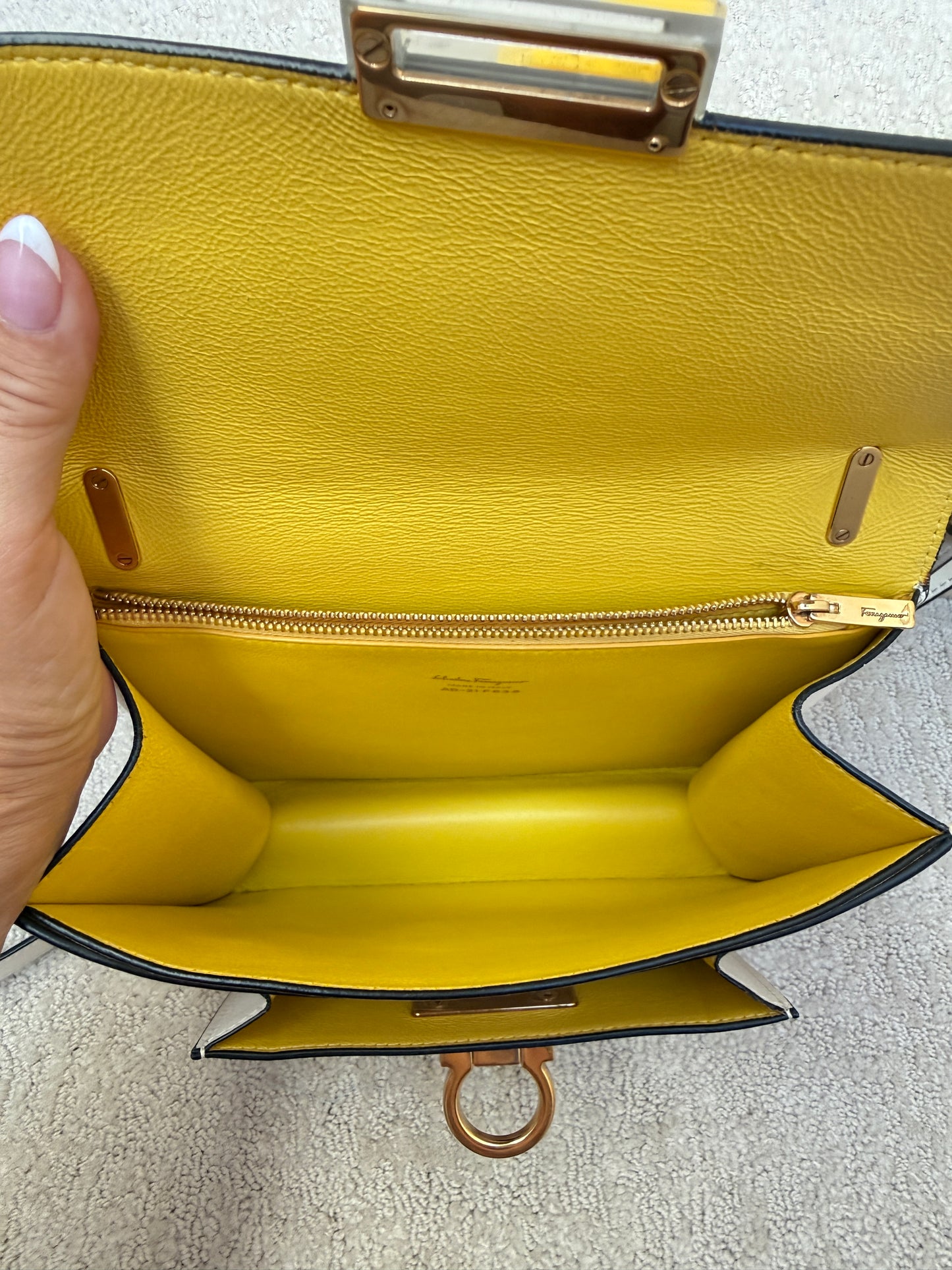 Ferragamo Handbag in White Leather with Gancini Hardware