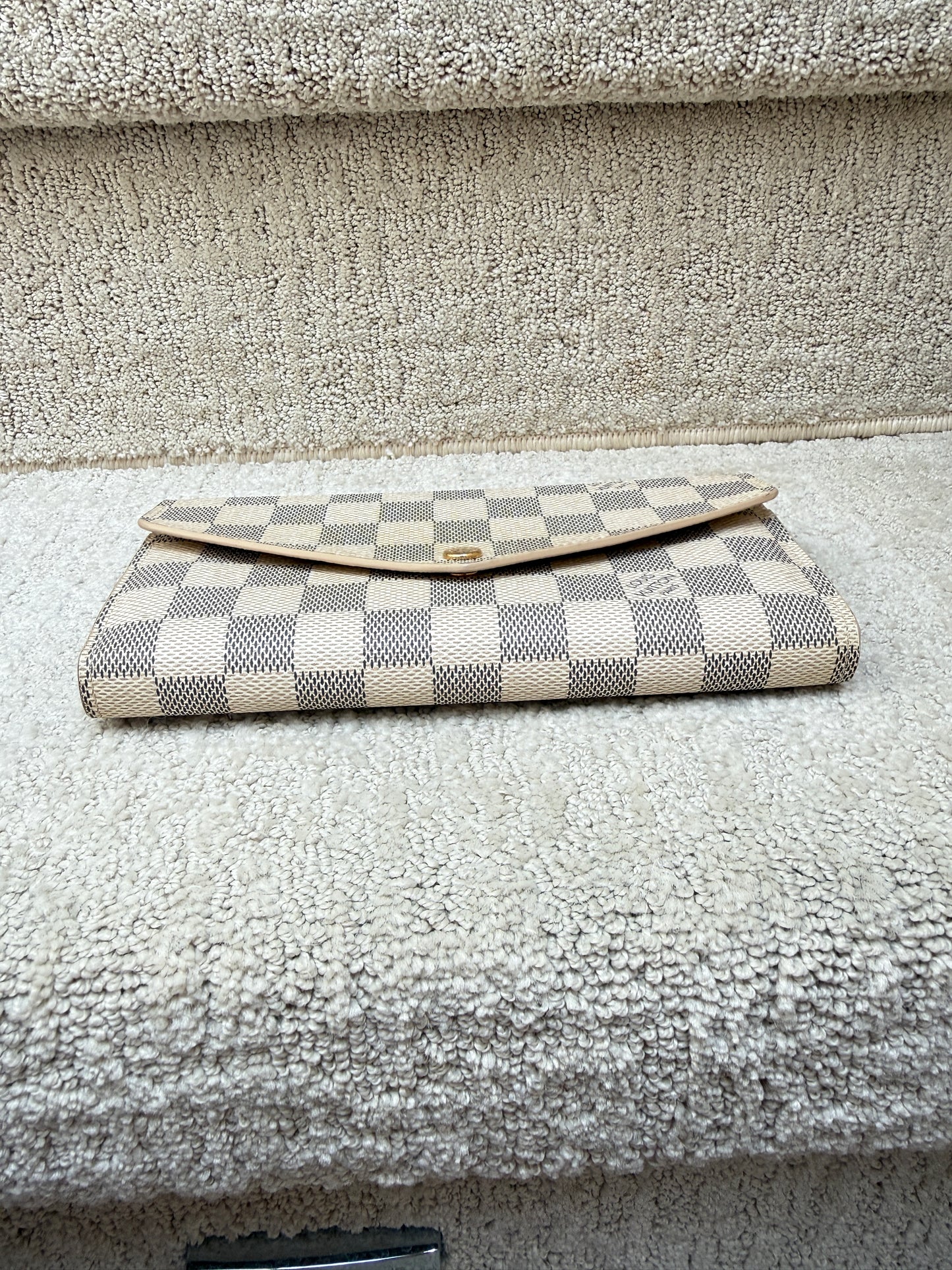 Louis Vuitton Sarah Wallet in Damier Azur