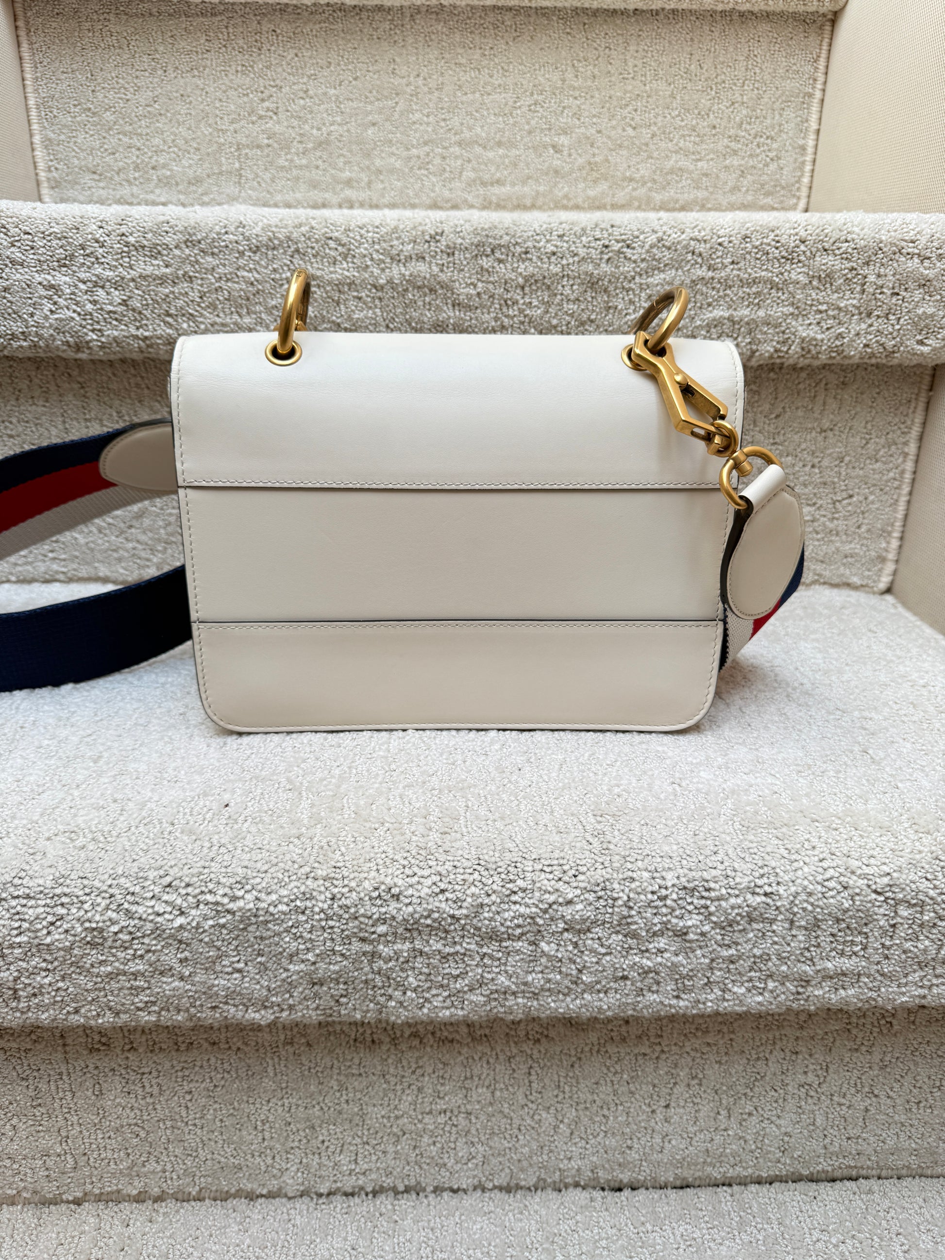 View of back of gucci queen margaret bag in white leather