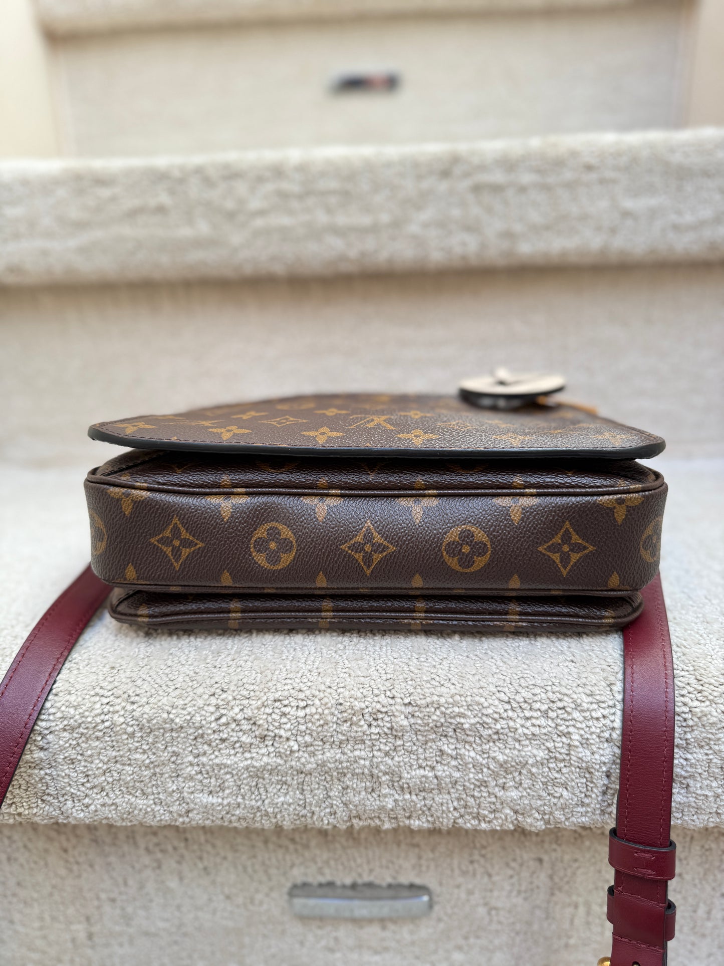 bottom view of louis vuitton pochette metis in monogram authentic crossbody handbag