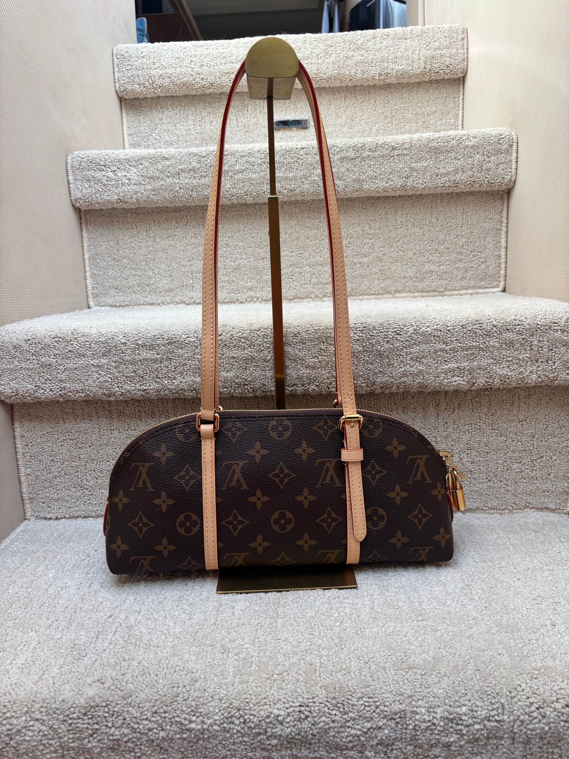 Other side of louis vuitton square east west shoulder bag used excellent condition