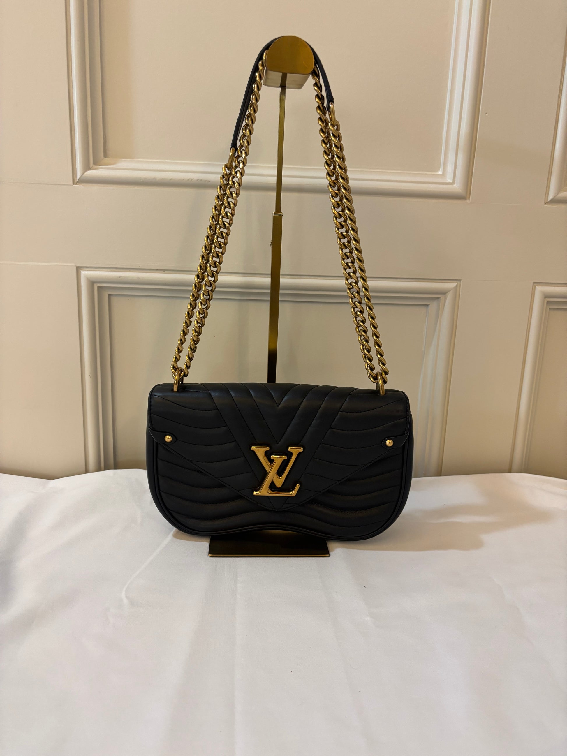 Louis vuitton shoulder bag black leather and gold hardware used in excellent pre-loved condition