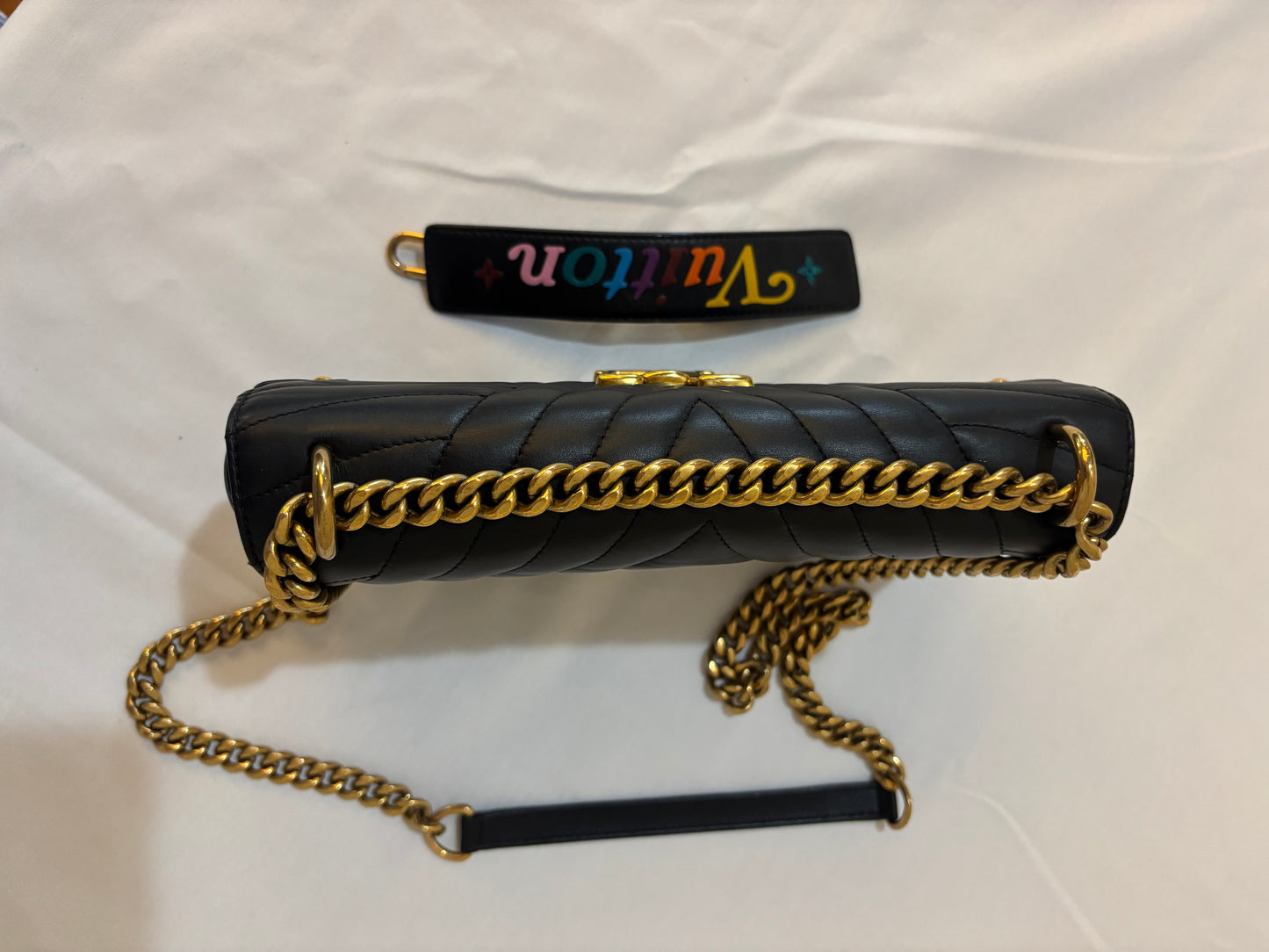 Sac à bandoulière Louis Vuitton New Wave Chain MM en cuir de veau noir d'occasion