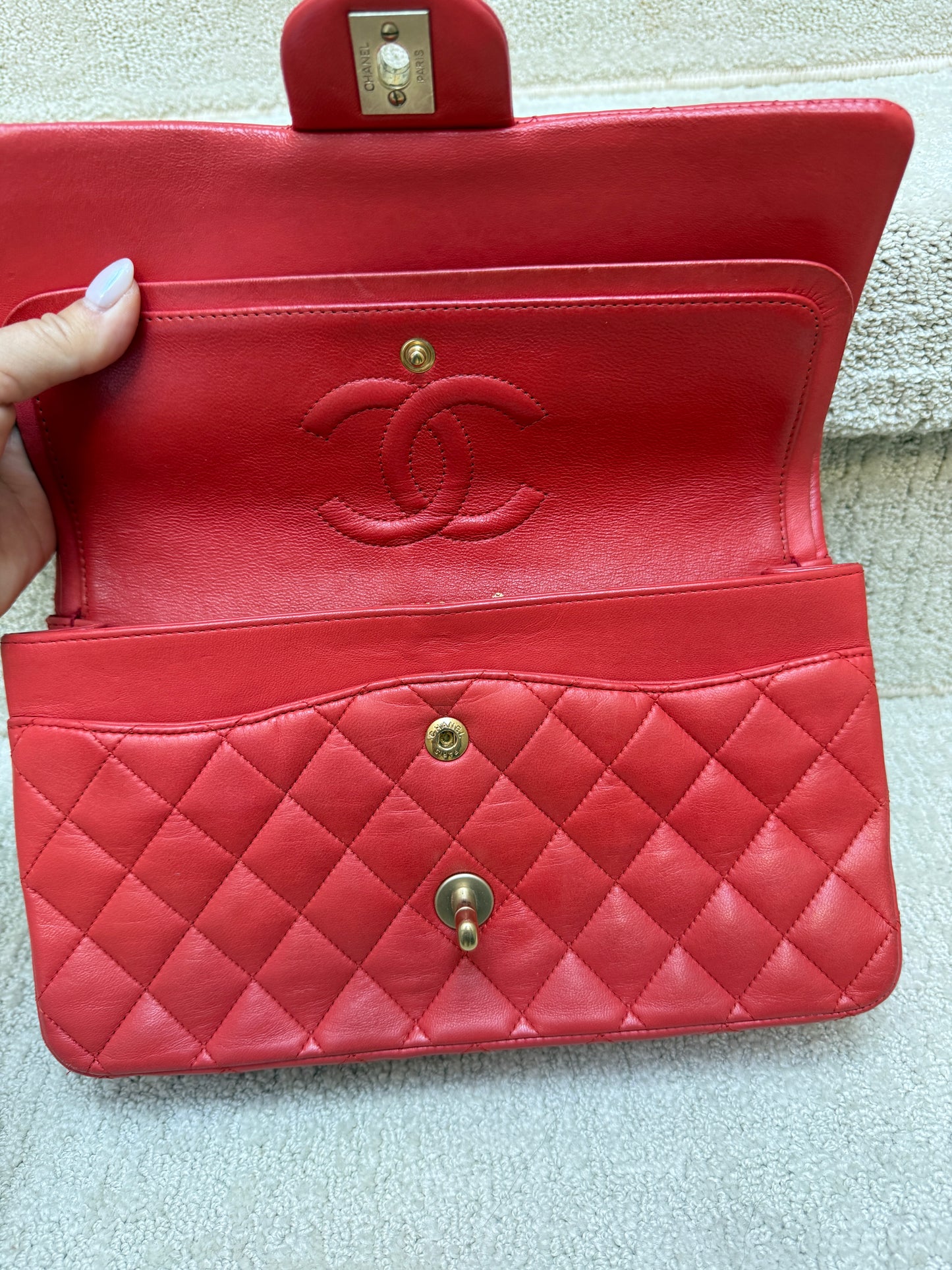 view of channel classic double flap under both flaps 