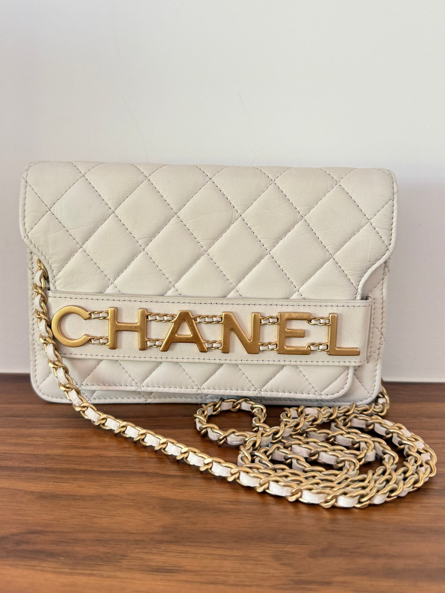 Chanel wallet on chain in white lambskin leather with gold hardware authentic and pre-owned for sale from purseonalshopper