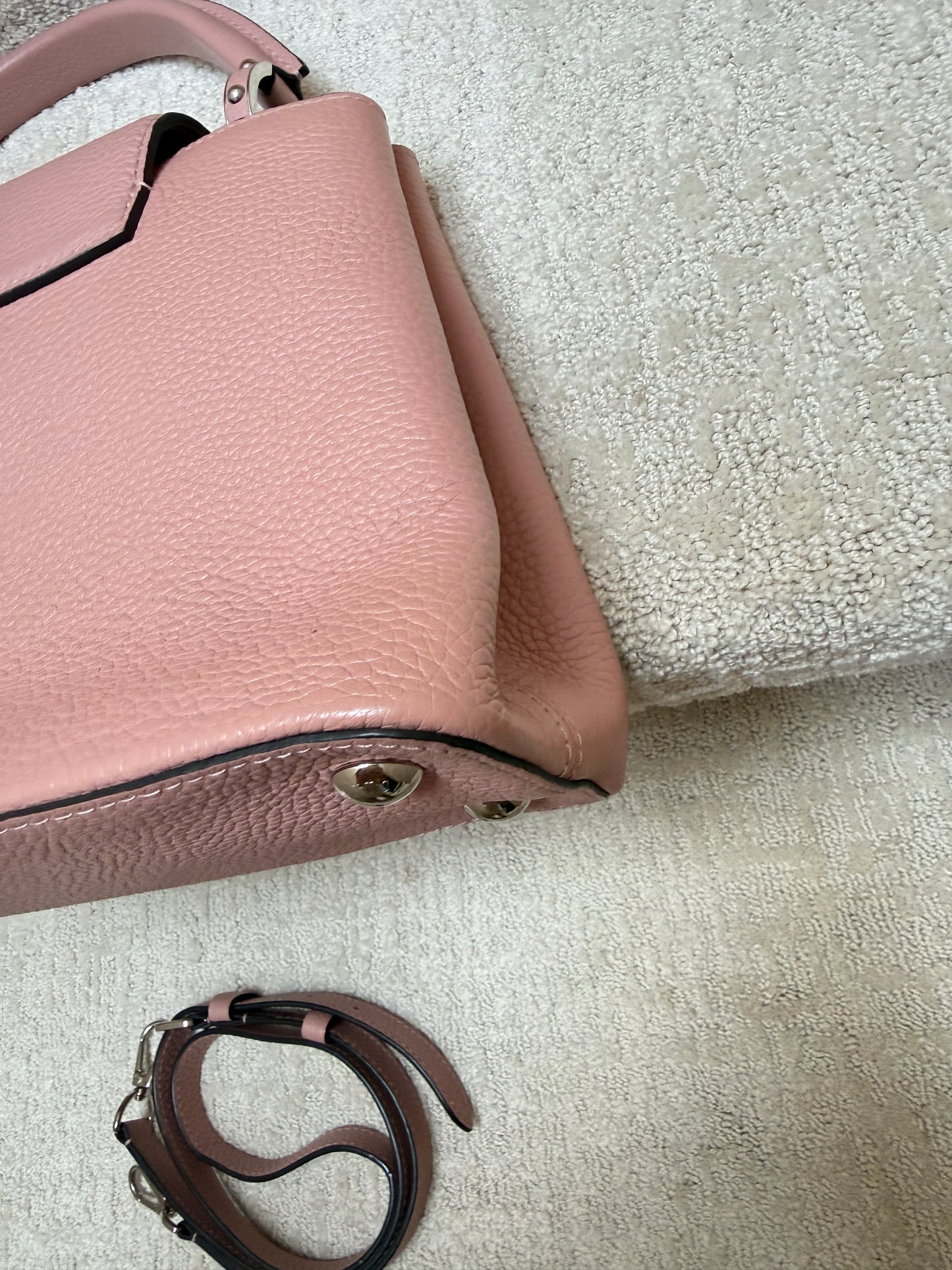 Louis Vuitton Capucines in pink view of third corner