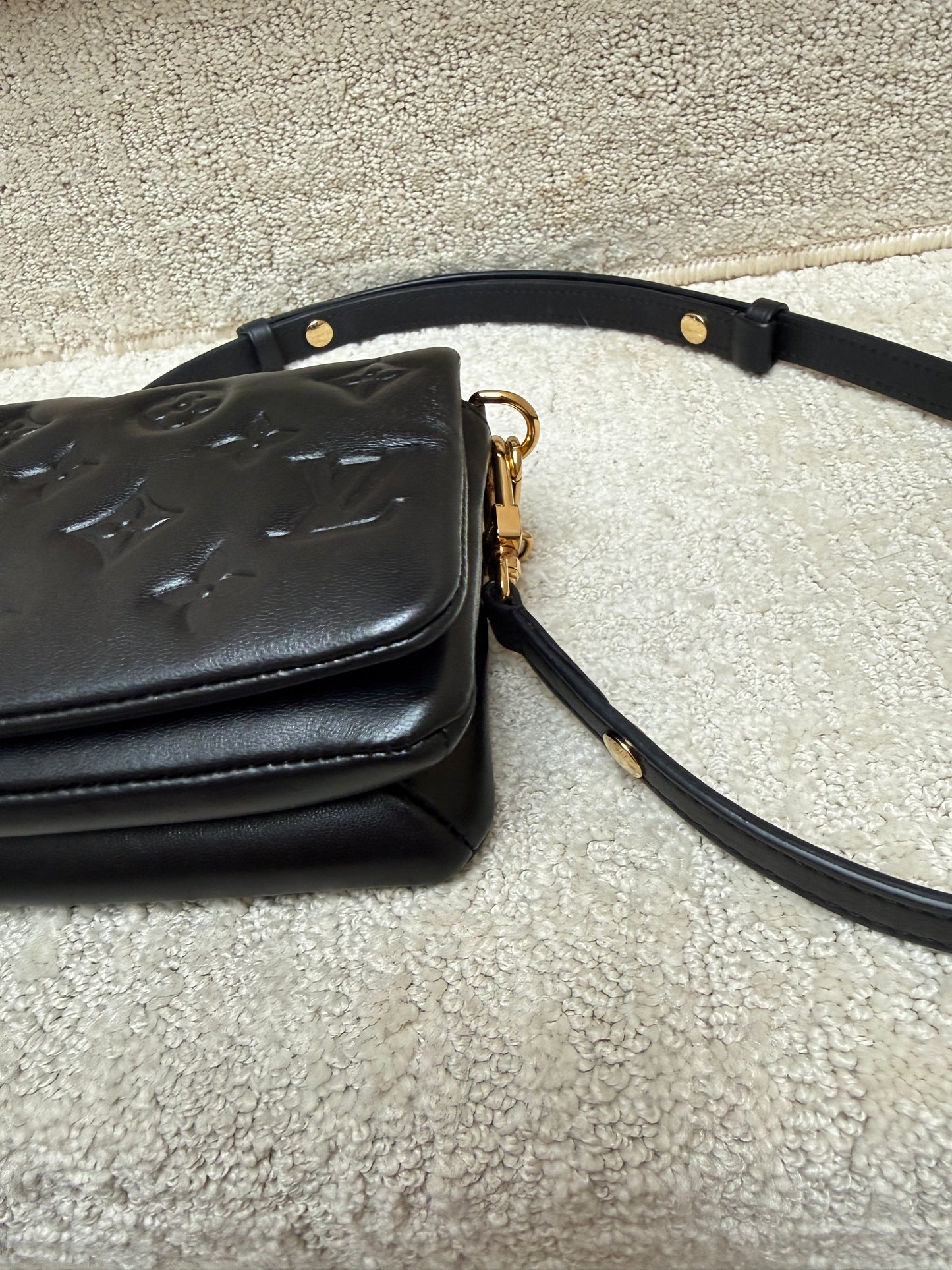 Louis Vuitton Coussin Pochette in Black Monogram with Gold Chunky chain