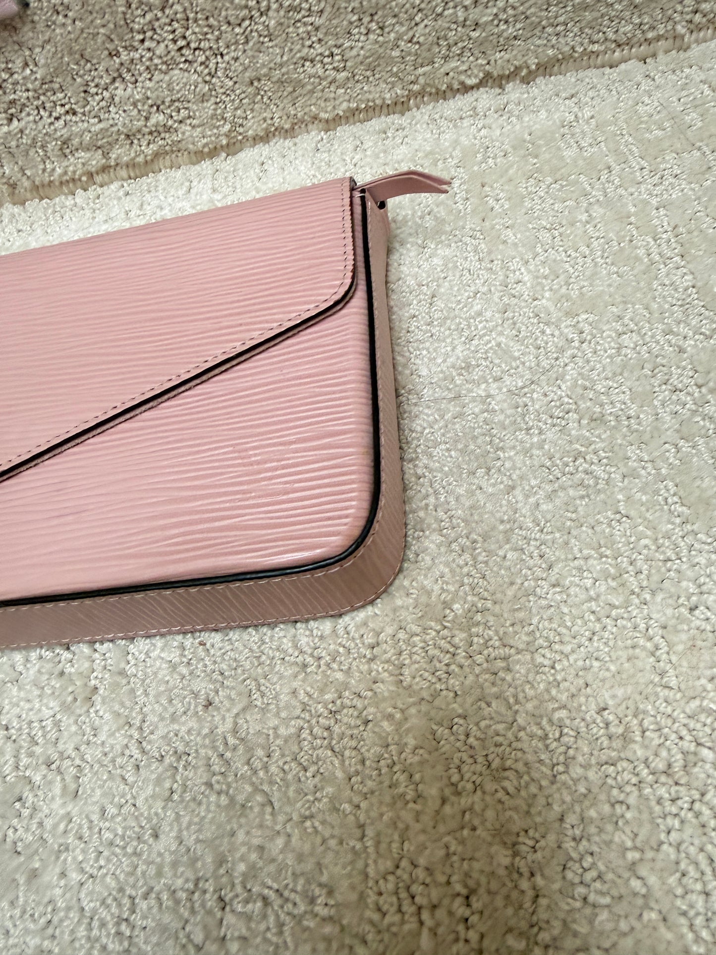 Louis Vuitton Felicie Pochette in Rose Ballerine Epi Leather