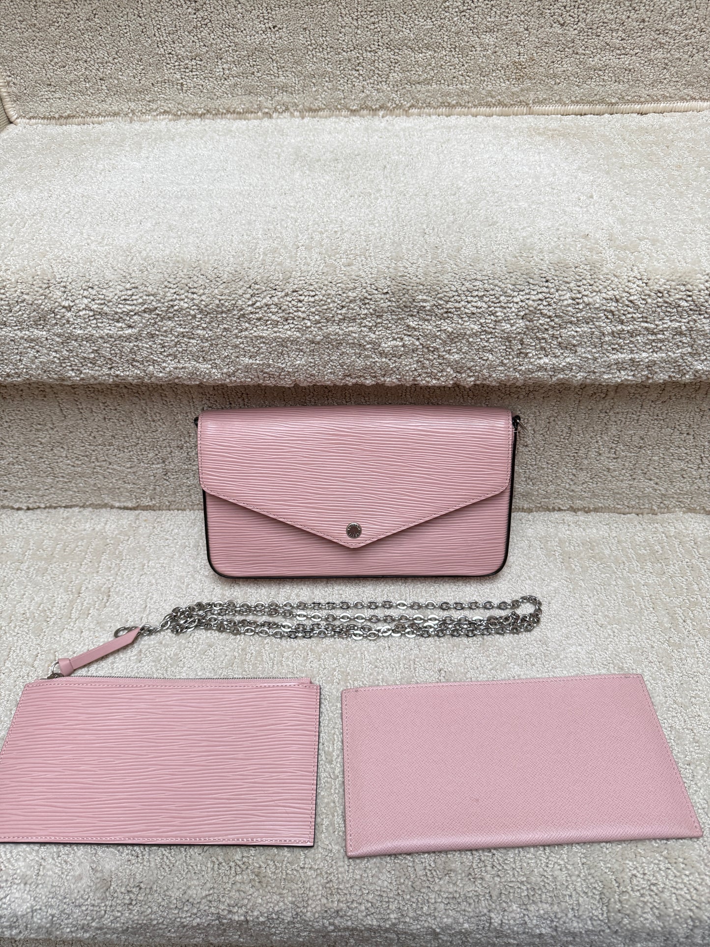 louis vuitton pink wallet in pouch with silver chain used in excellent condition
