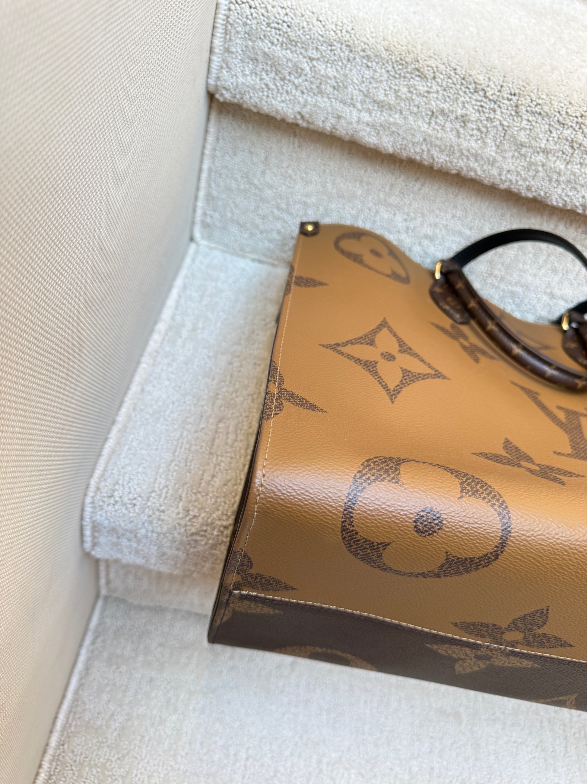 louis vuitton on the go showing clean corners for sale
