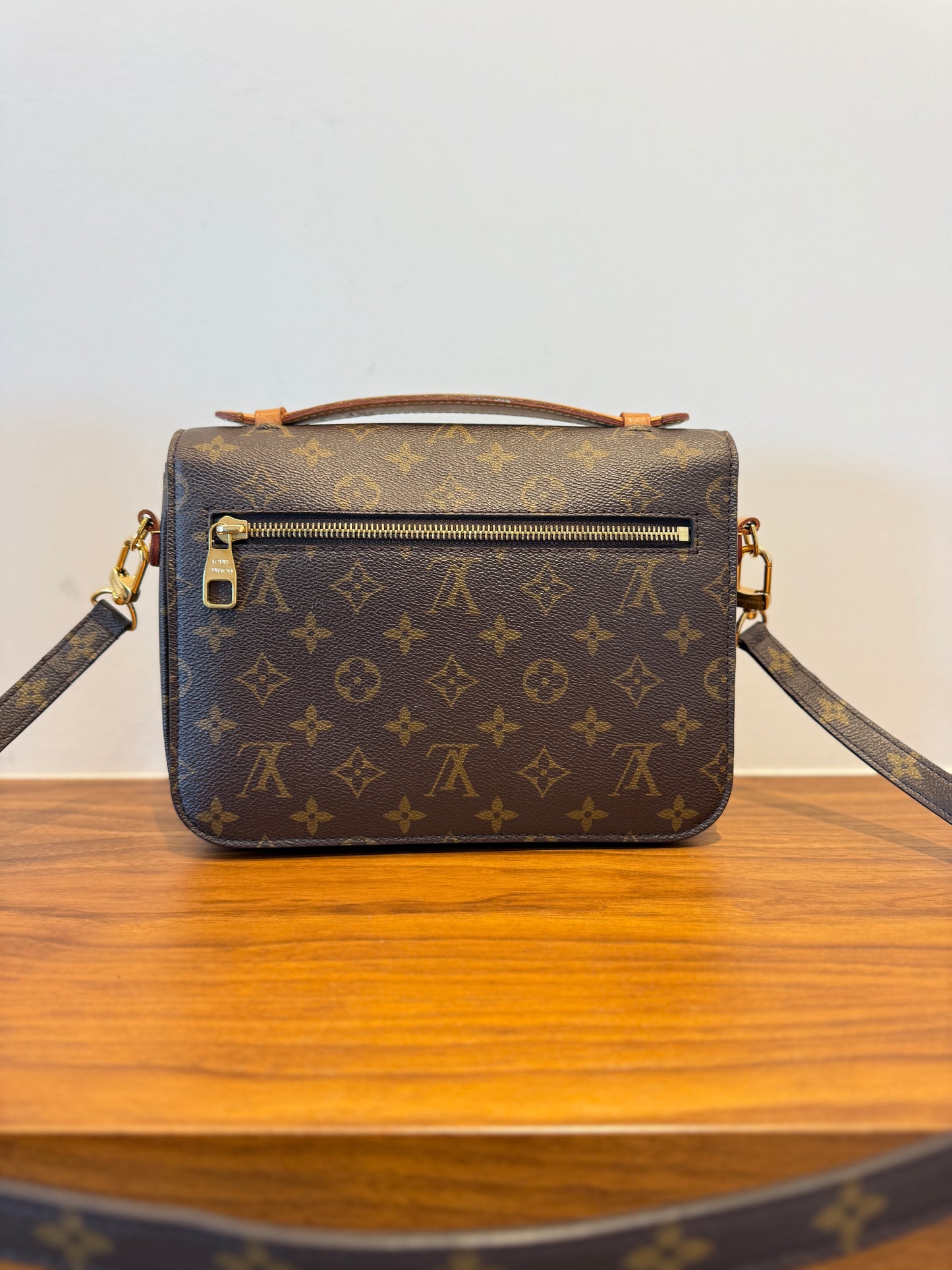 Louis Vuitton Monogram Pochette Metis 2