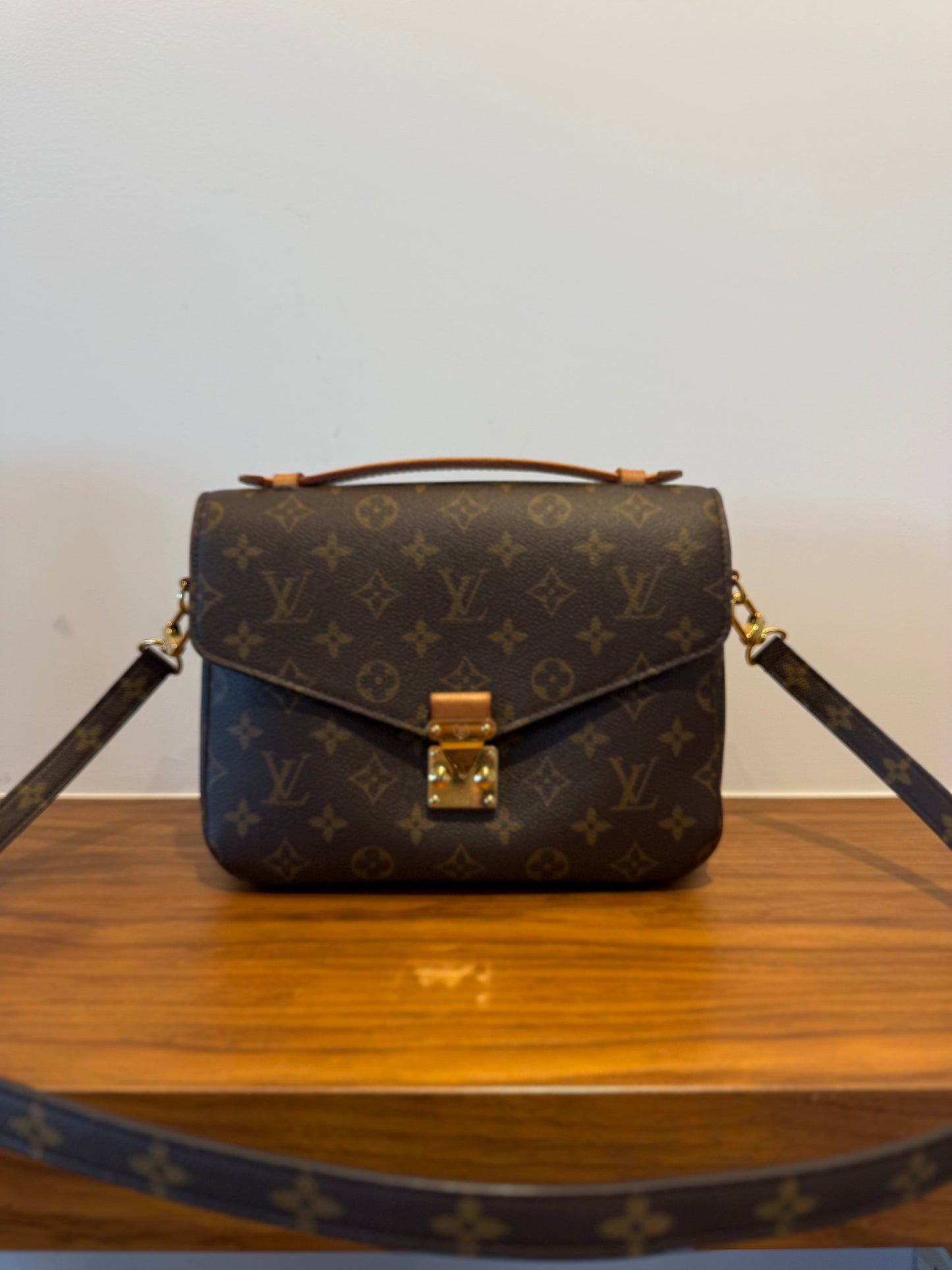 Louis Vuitton Monogram Pochette Metis 2