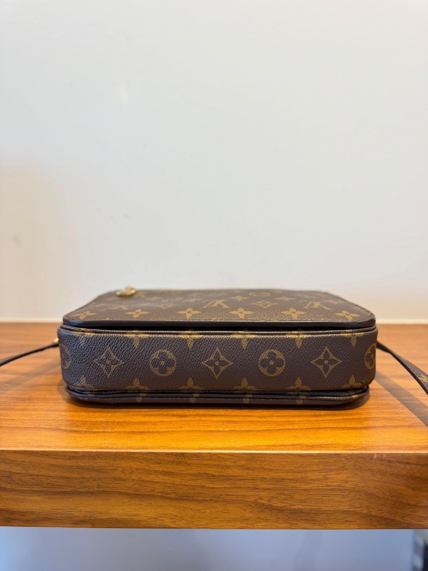 Louis Vuitton Monogram Pochette Metis 2