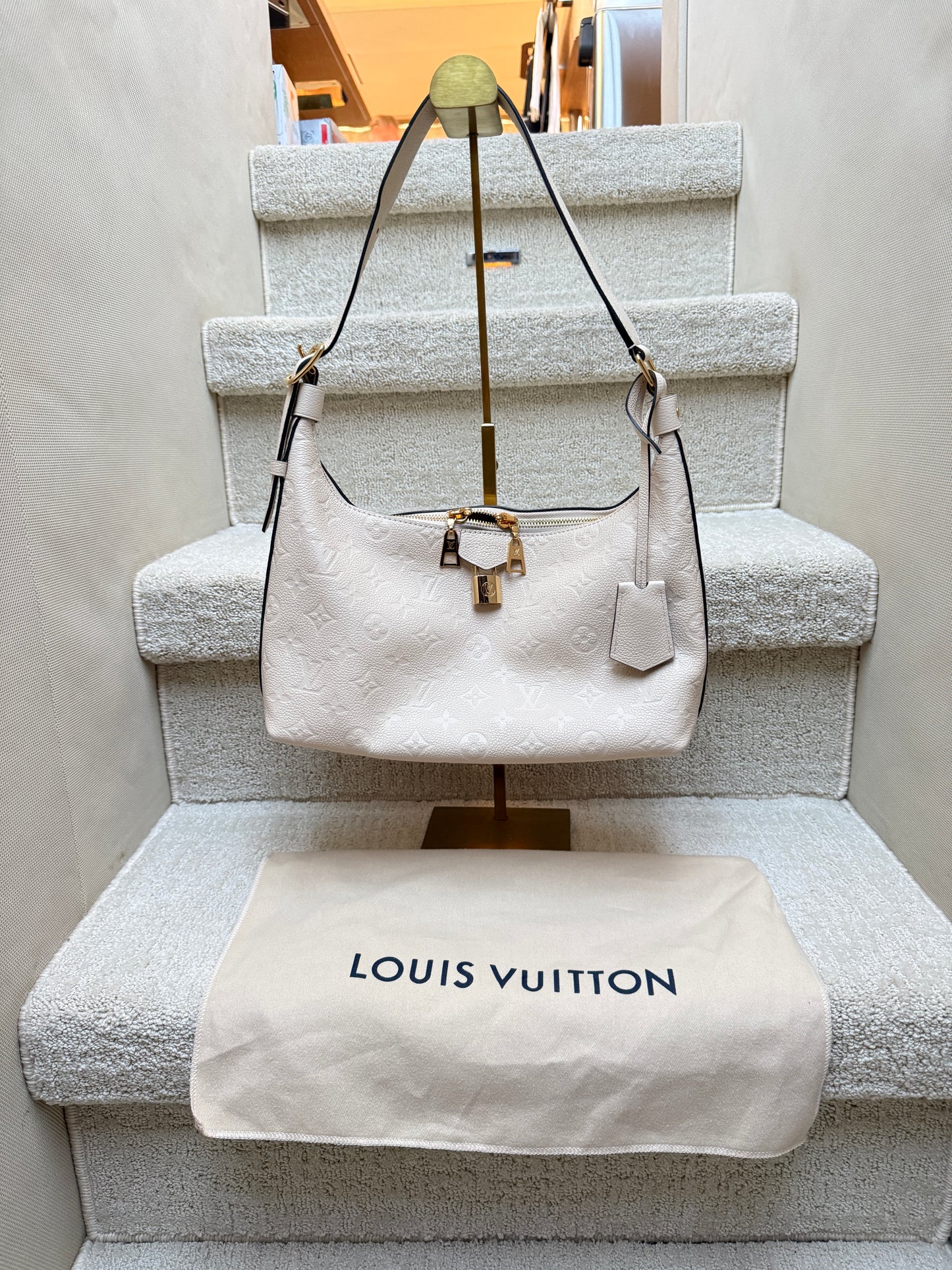 Louis Vuitton Monogram Empriente Sport sac in cream full view