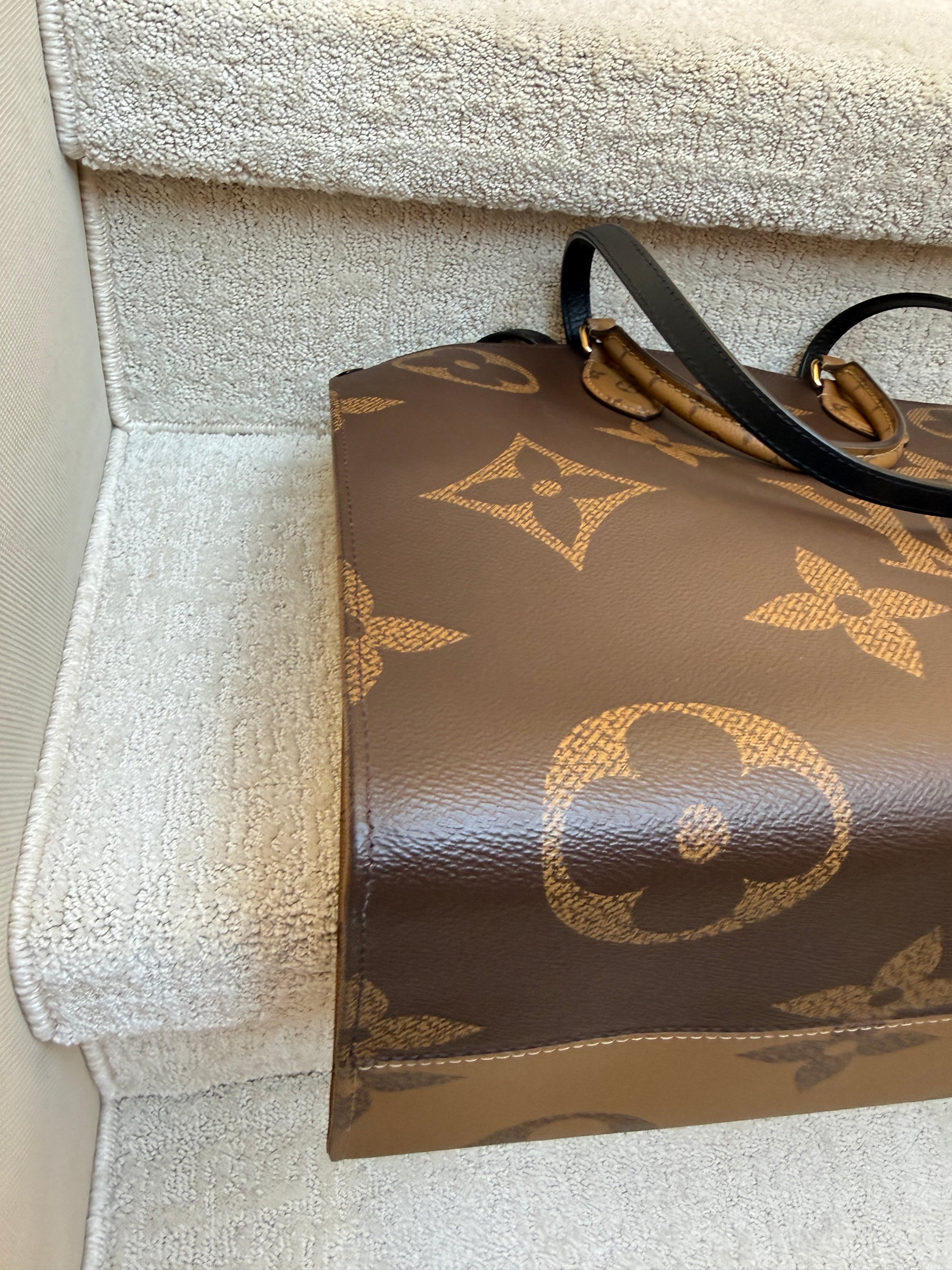 Louis Vuitton tote showing close up of corner in like new condition