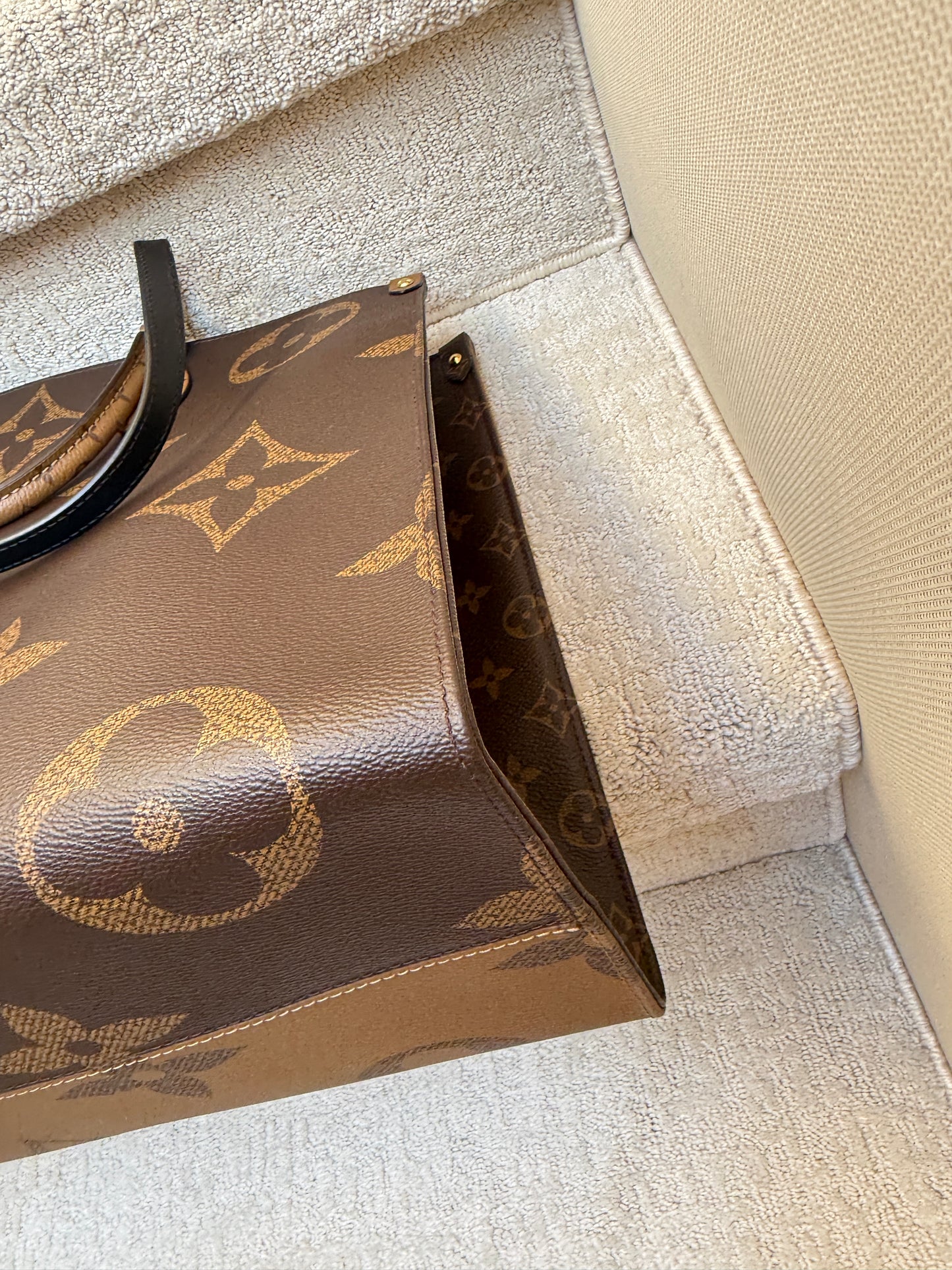 Close up of louis vuitton on the go handbag showing the corner in excellent preloved condition