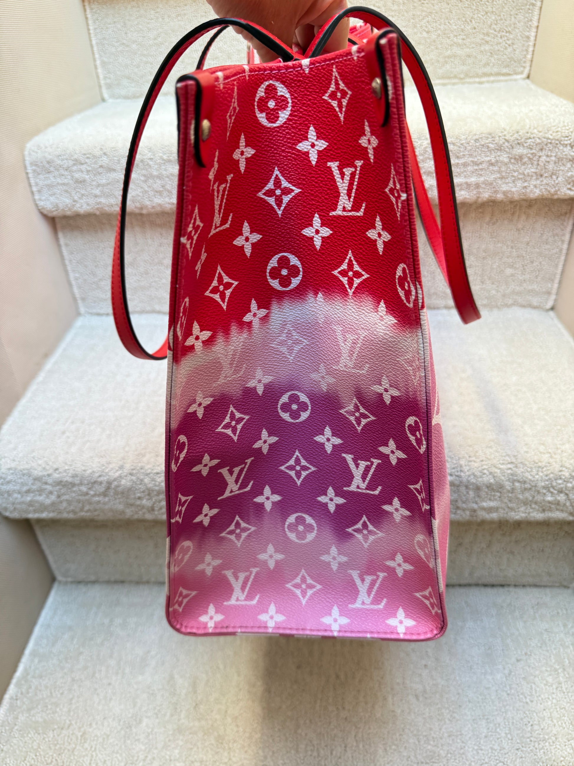 louis vuitton onthe go in gm side view of monogram print