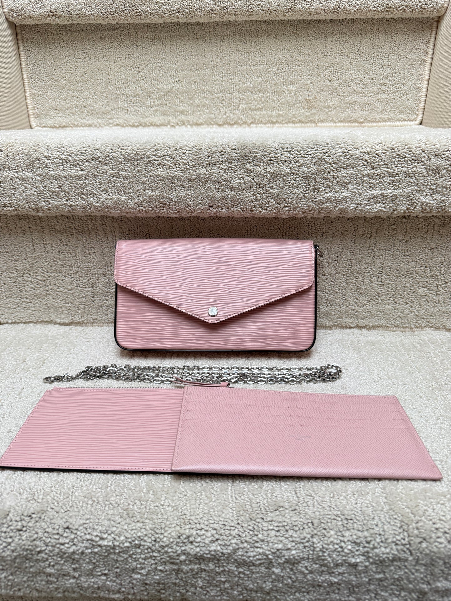Louis Vuitton pochette felicie pink epi leather with a silver chain and 2 inserts